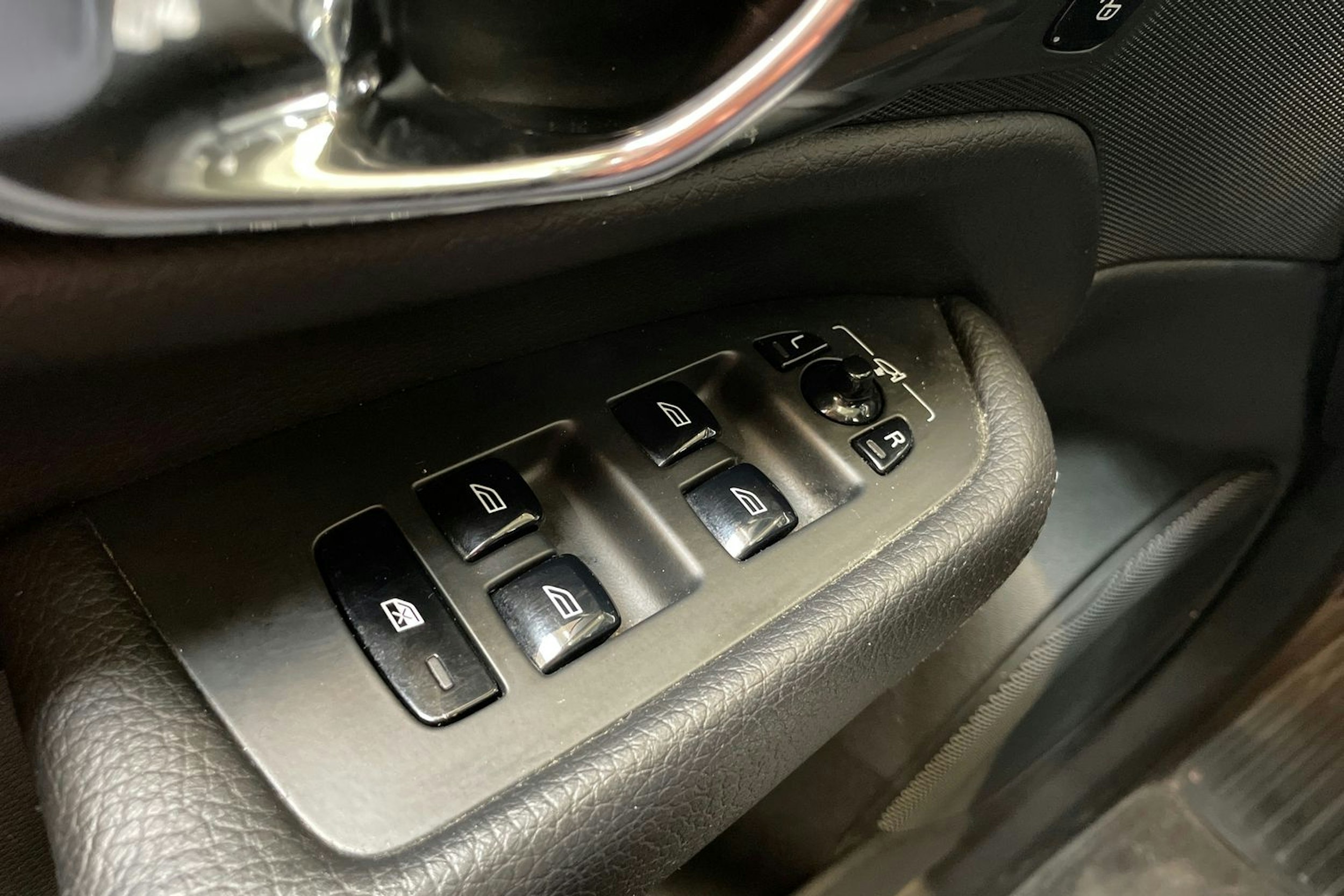 musta Volvo XC90 2016 kuva 31.