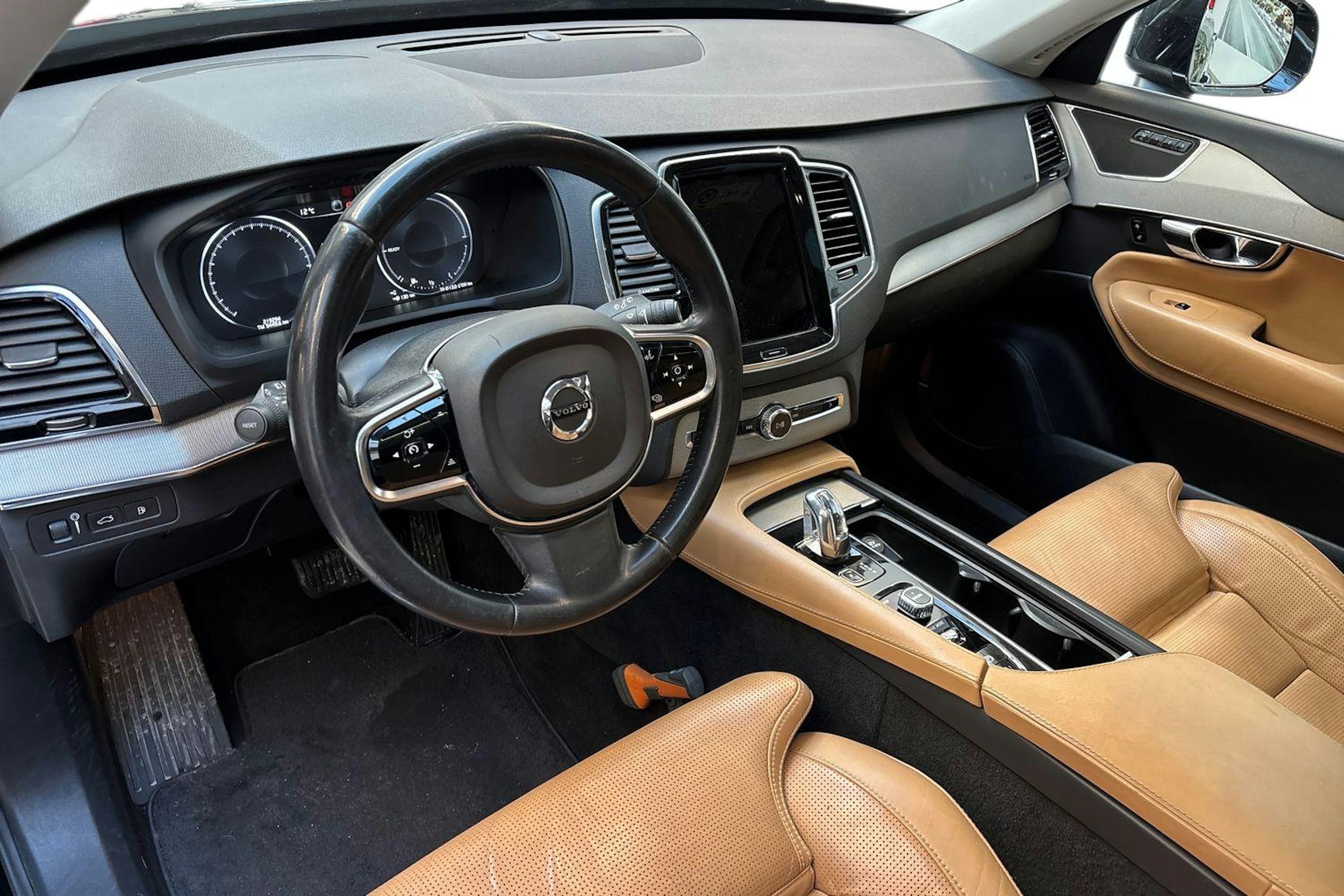 musta Volvo XC90 2016 kuva 7.