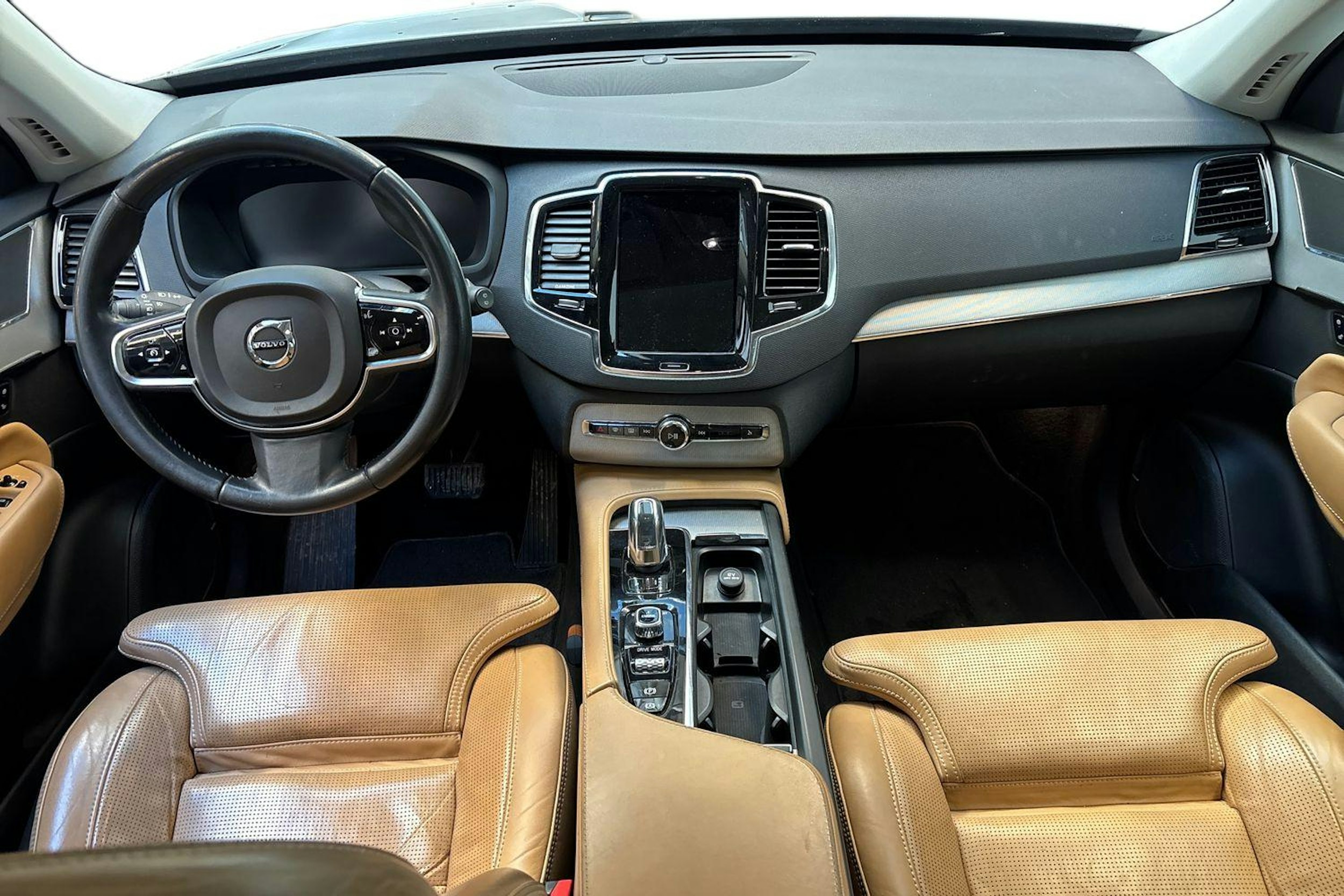 musta Volvo XC90 2016 kuva 9.