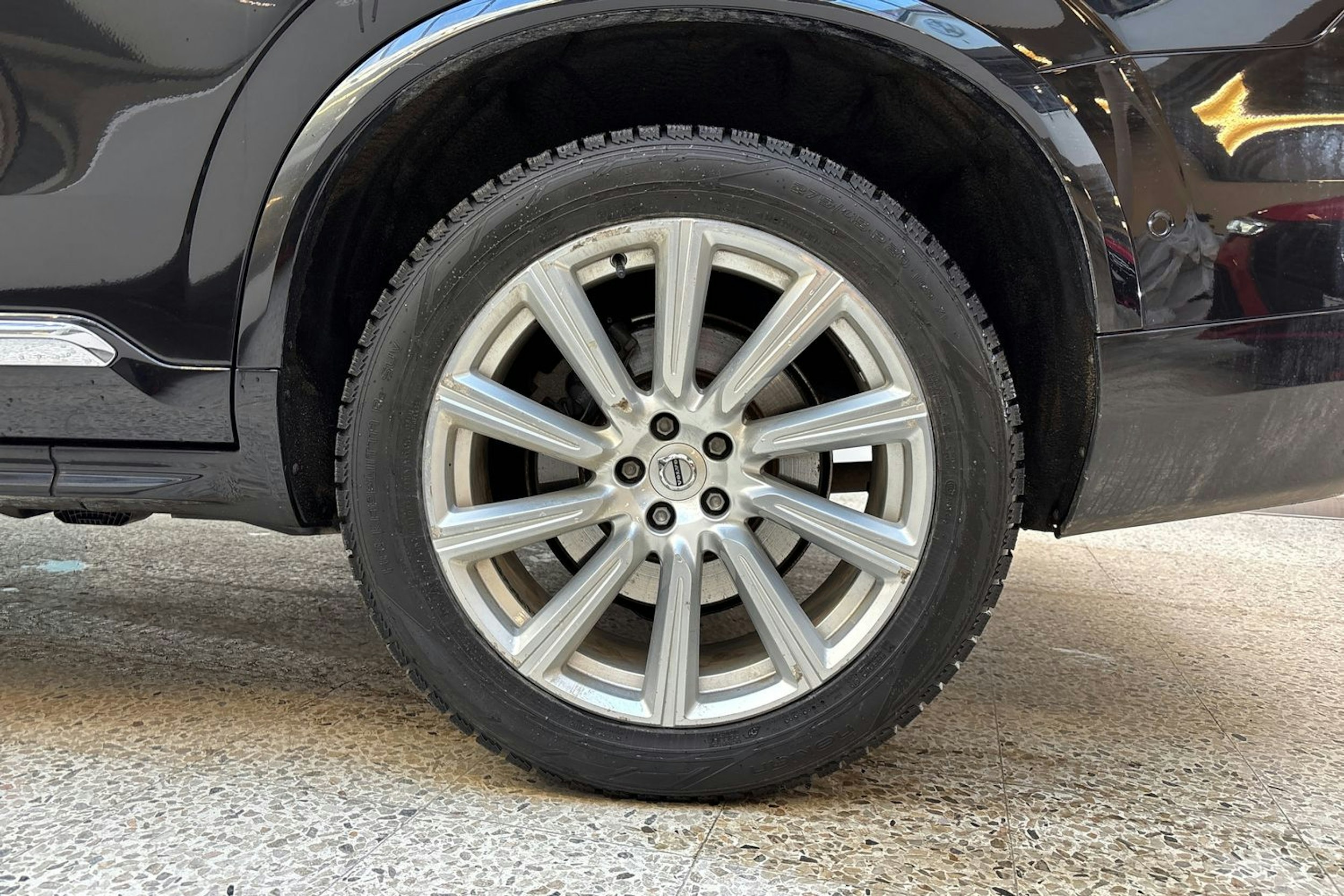 musta Volvo XC90 2016 kuva 13.