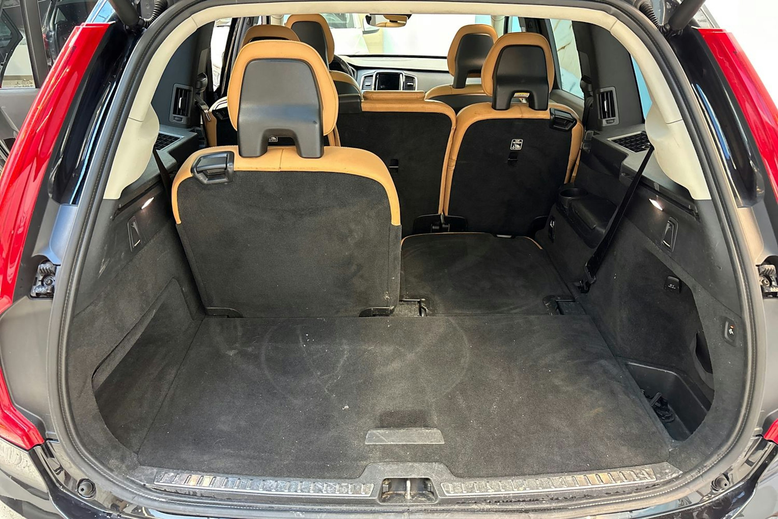 musta Volvo XC90 2016 kuva 14.