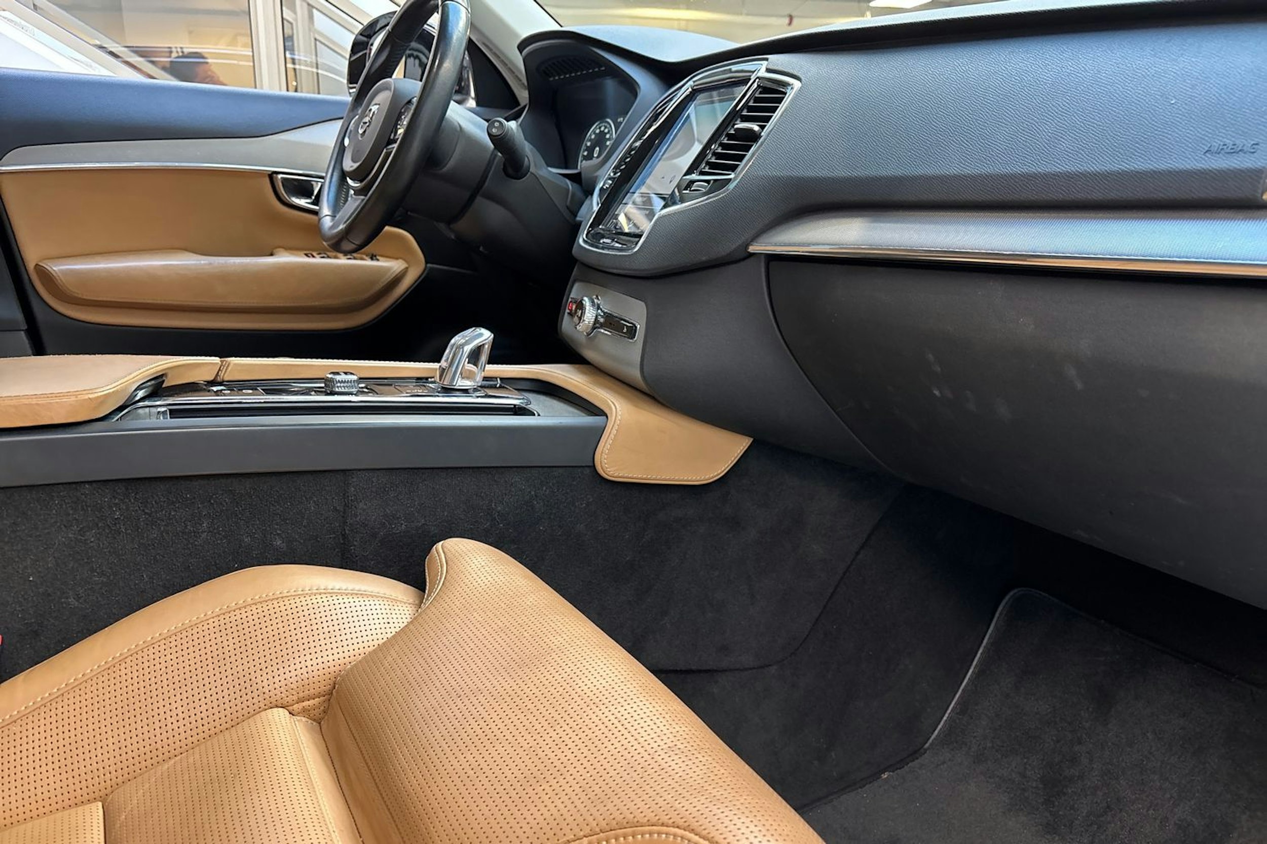 musta Volvo XC90 2016 kuva 26.