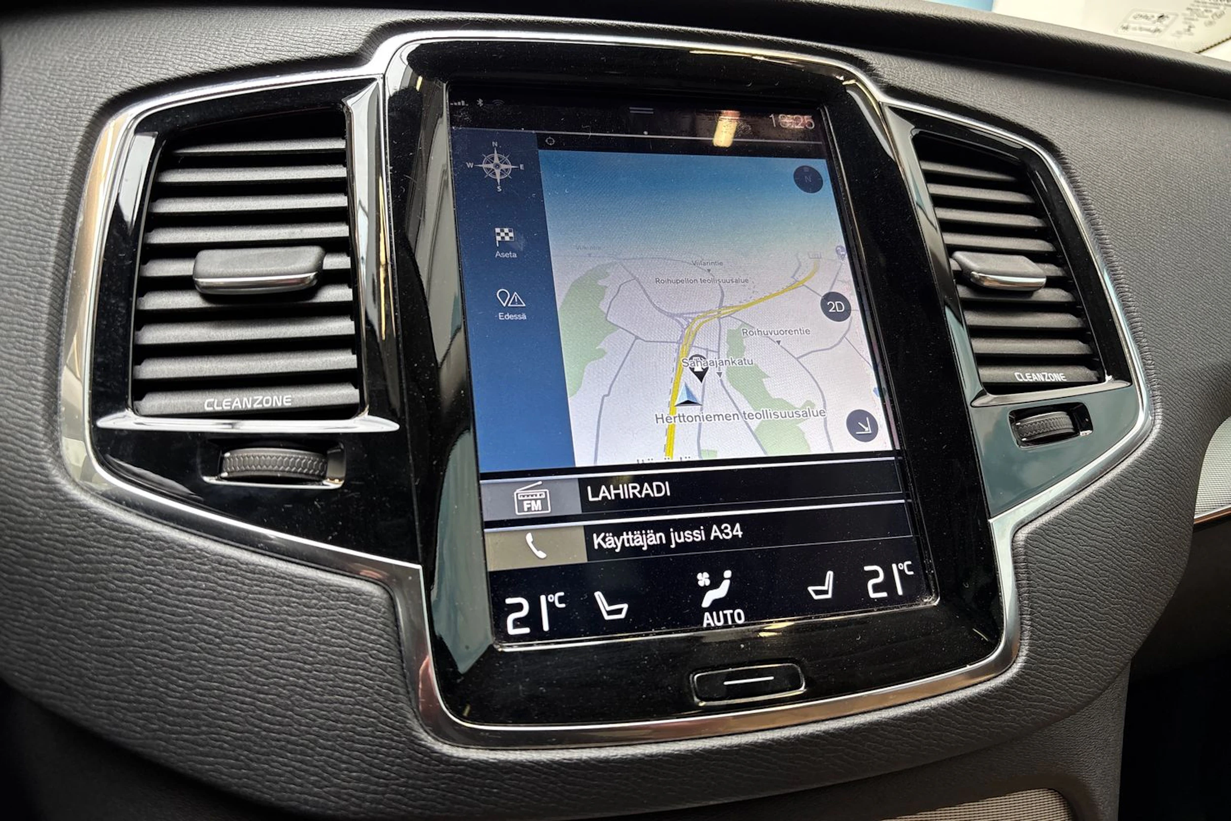 musta Volvo XC90 2016 kuva 28.