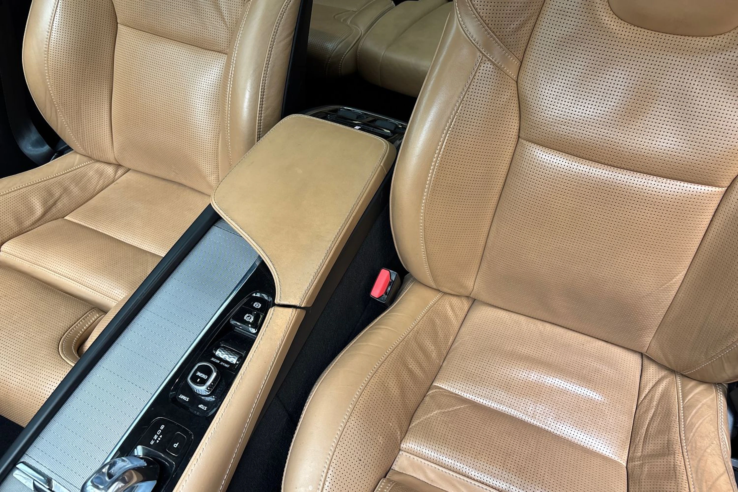 musta Volvo XC90 2016 kuva 31.