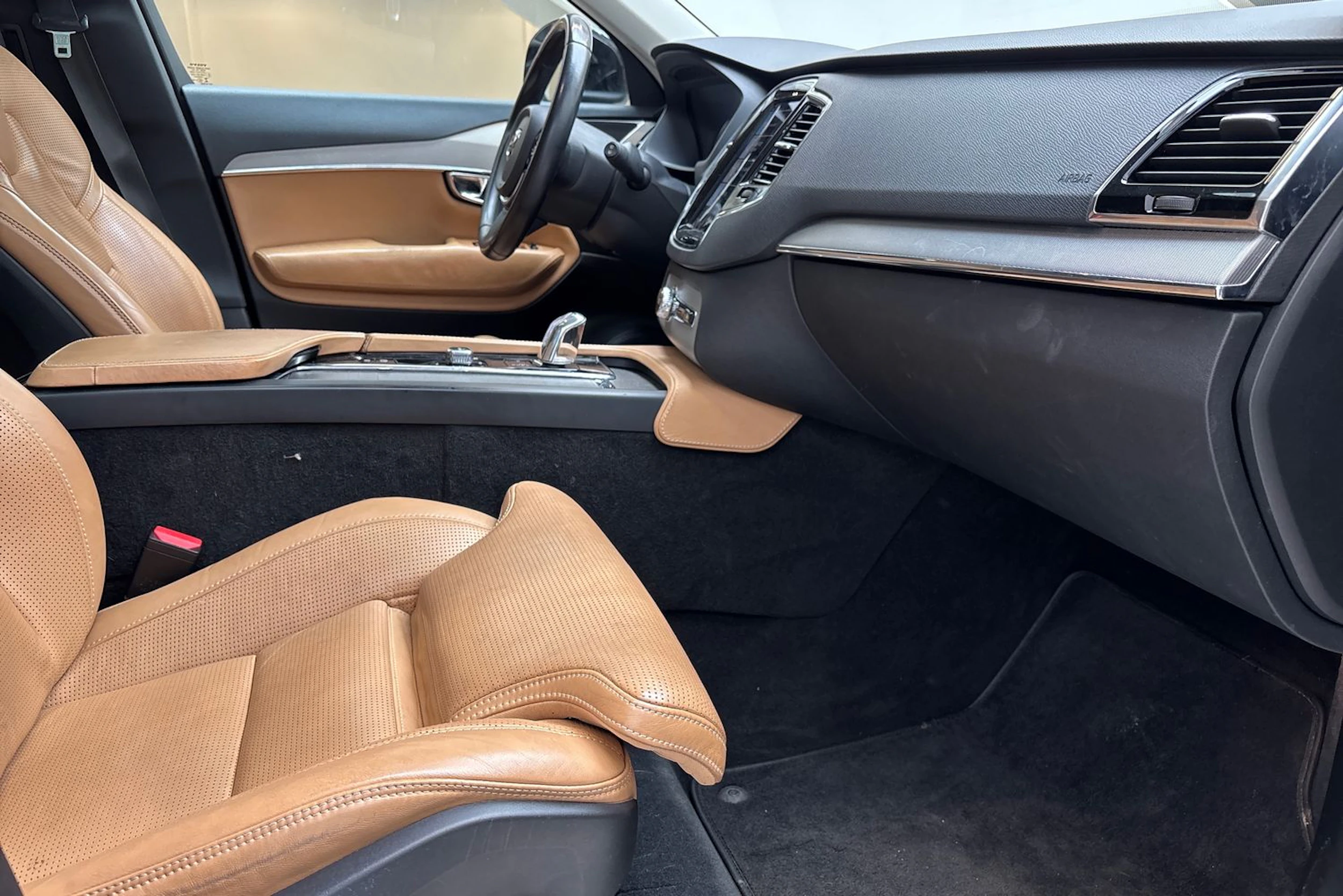 musta Volvo XC90 2016 kuva 32.