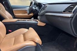 musta Volvo XC90 2016 kuva 32.