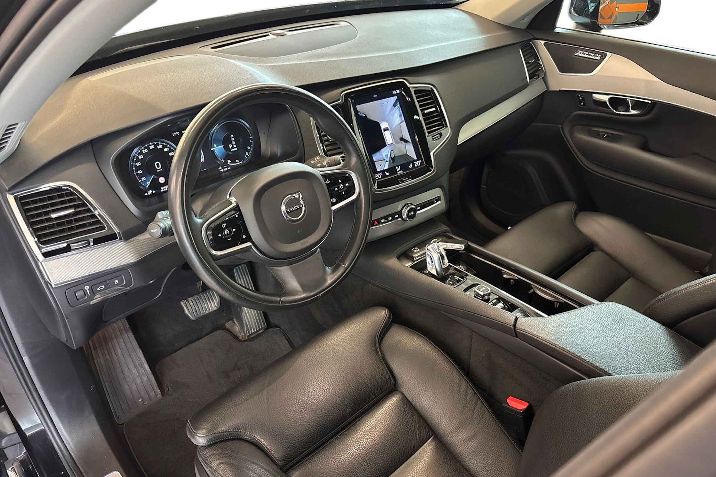 Musta Volvo XC90 2016 kuva 8.