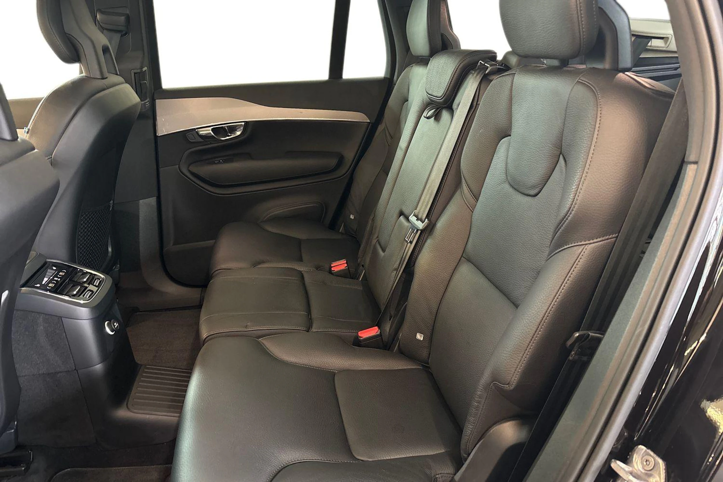 Musta Volvo XC90 2016 kuva 11.