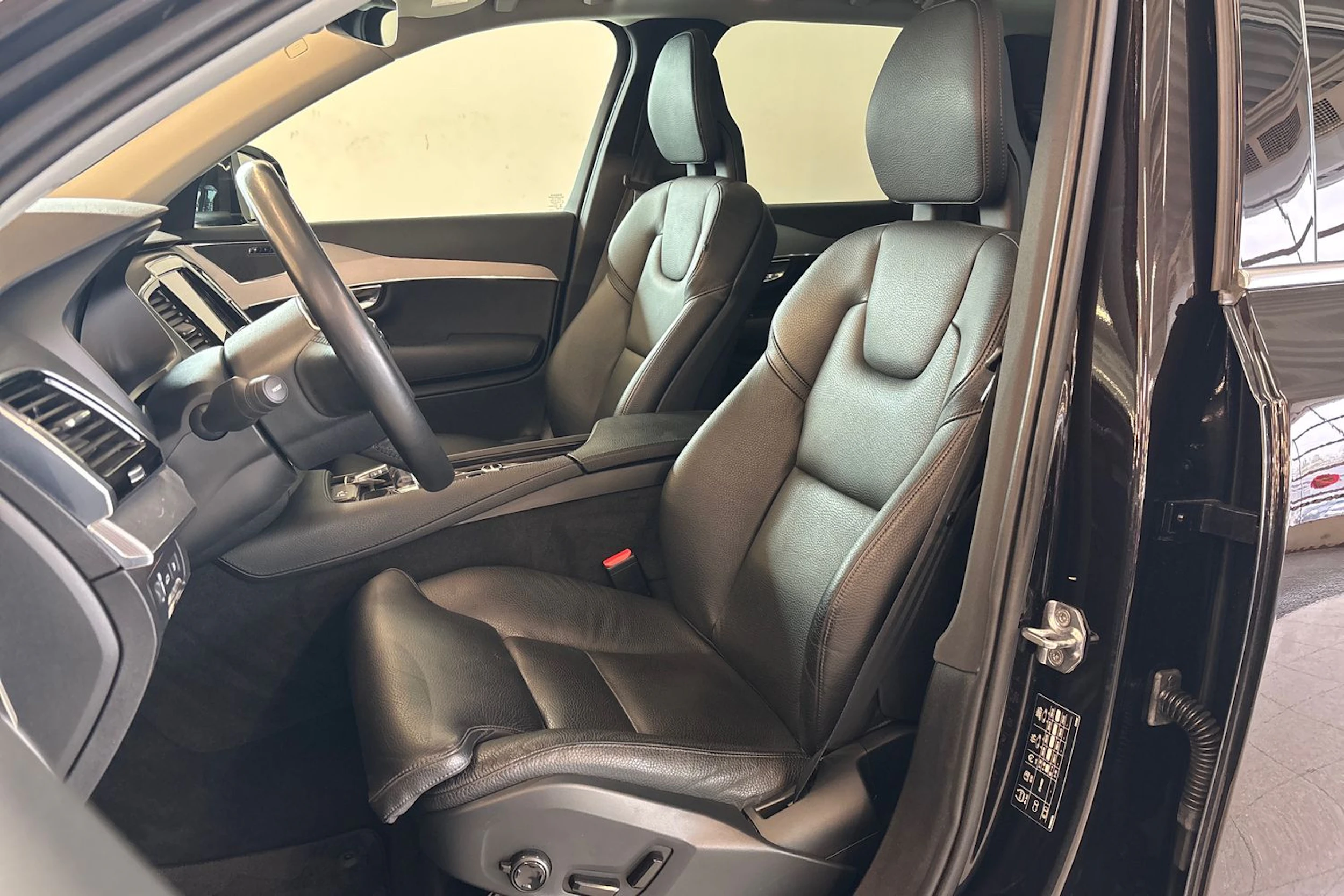 Musta Volvo XC90 2016 kuva 17.