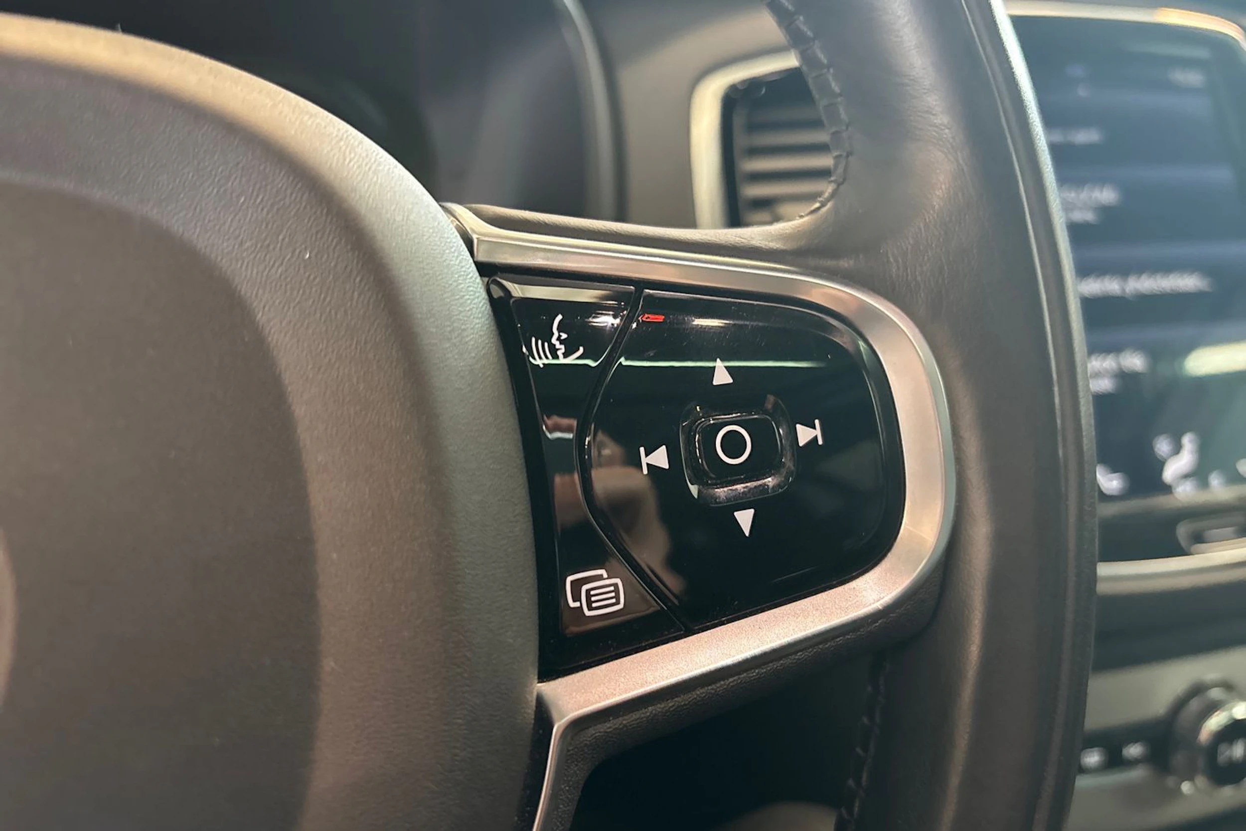 Musta Volvo XC90 2016 kuva 22.