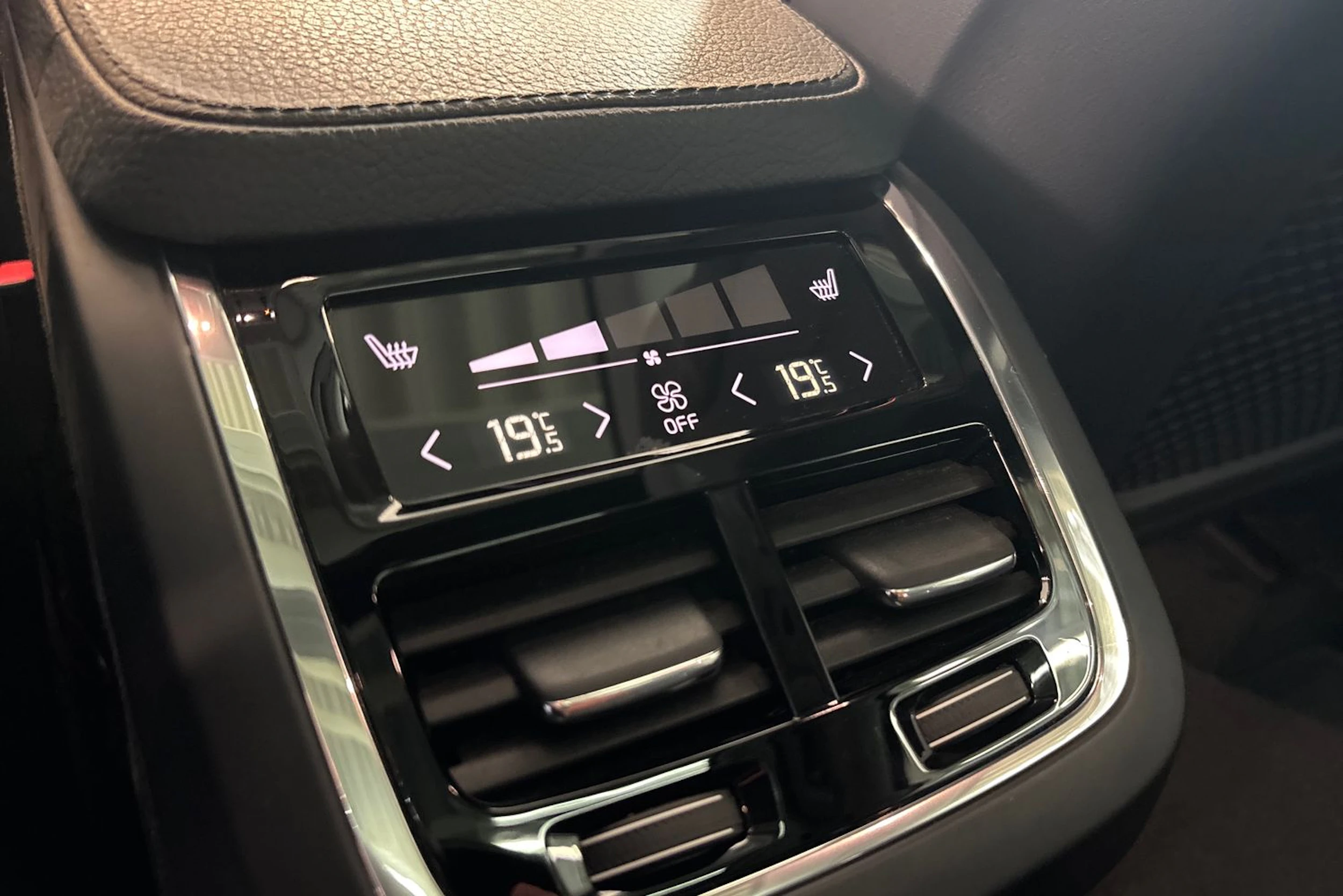 Musta Volvo XC90 2016 kuva 29.