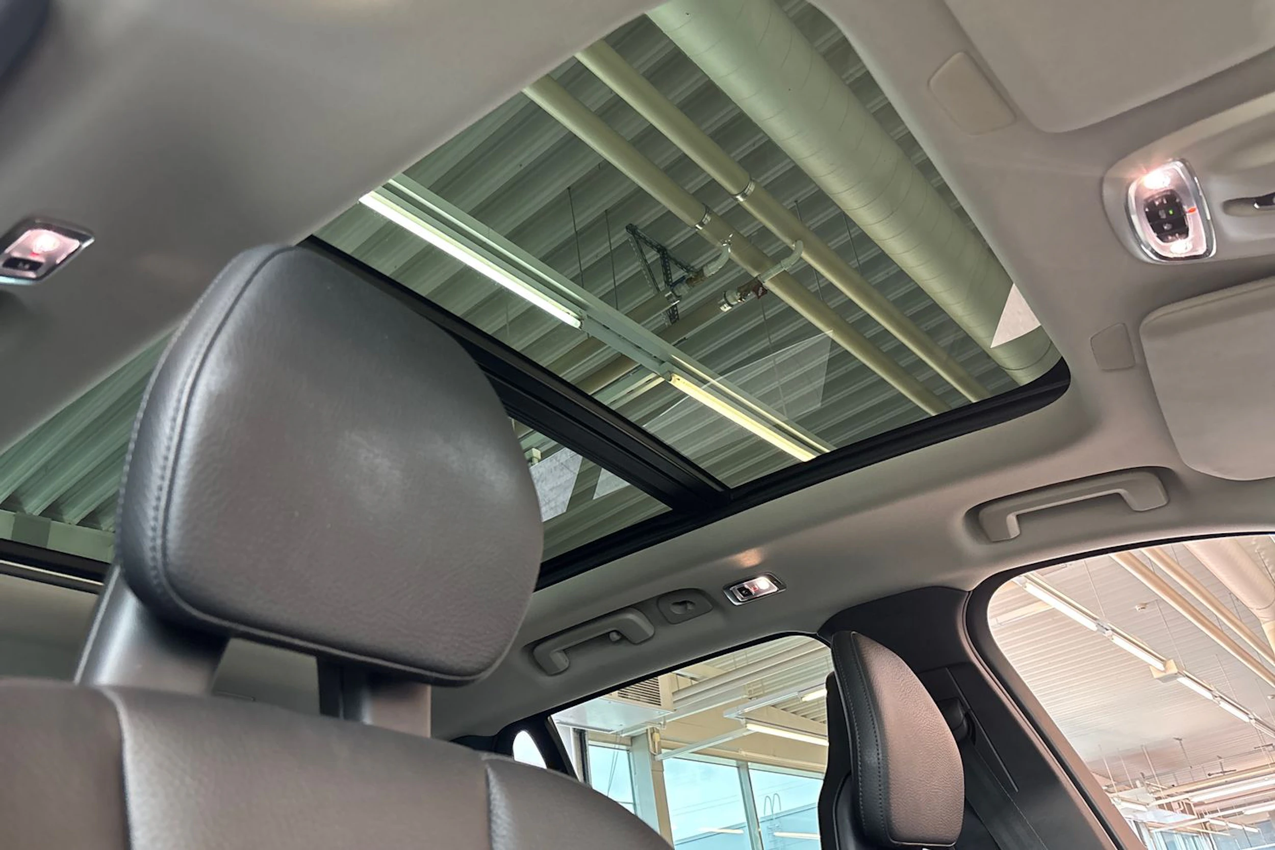 Musta Volvo XC90 2016 kuva 32.