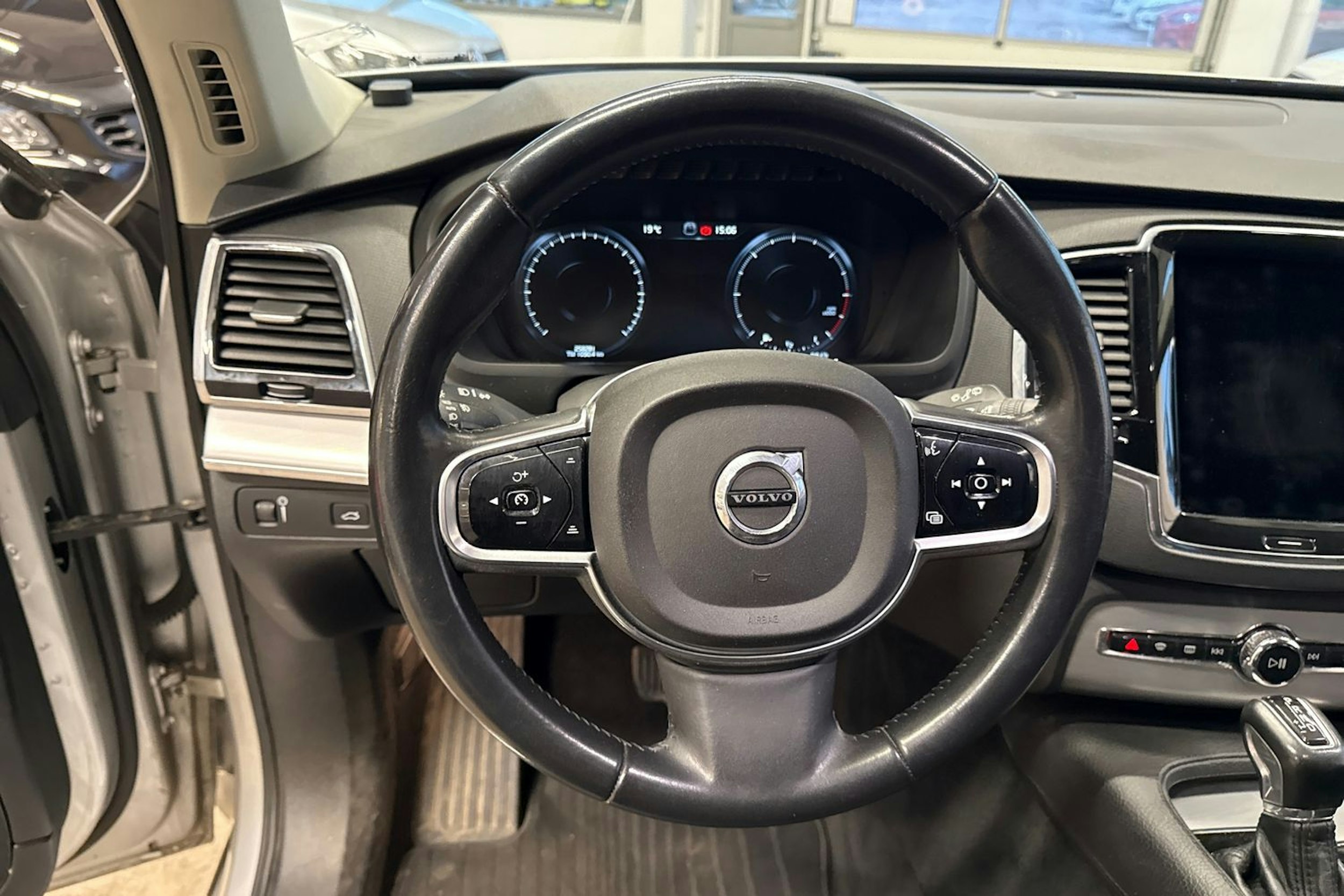 Hopea Volvo XC90 2016 kuva 11.