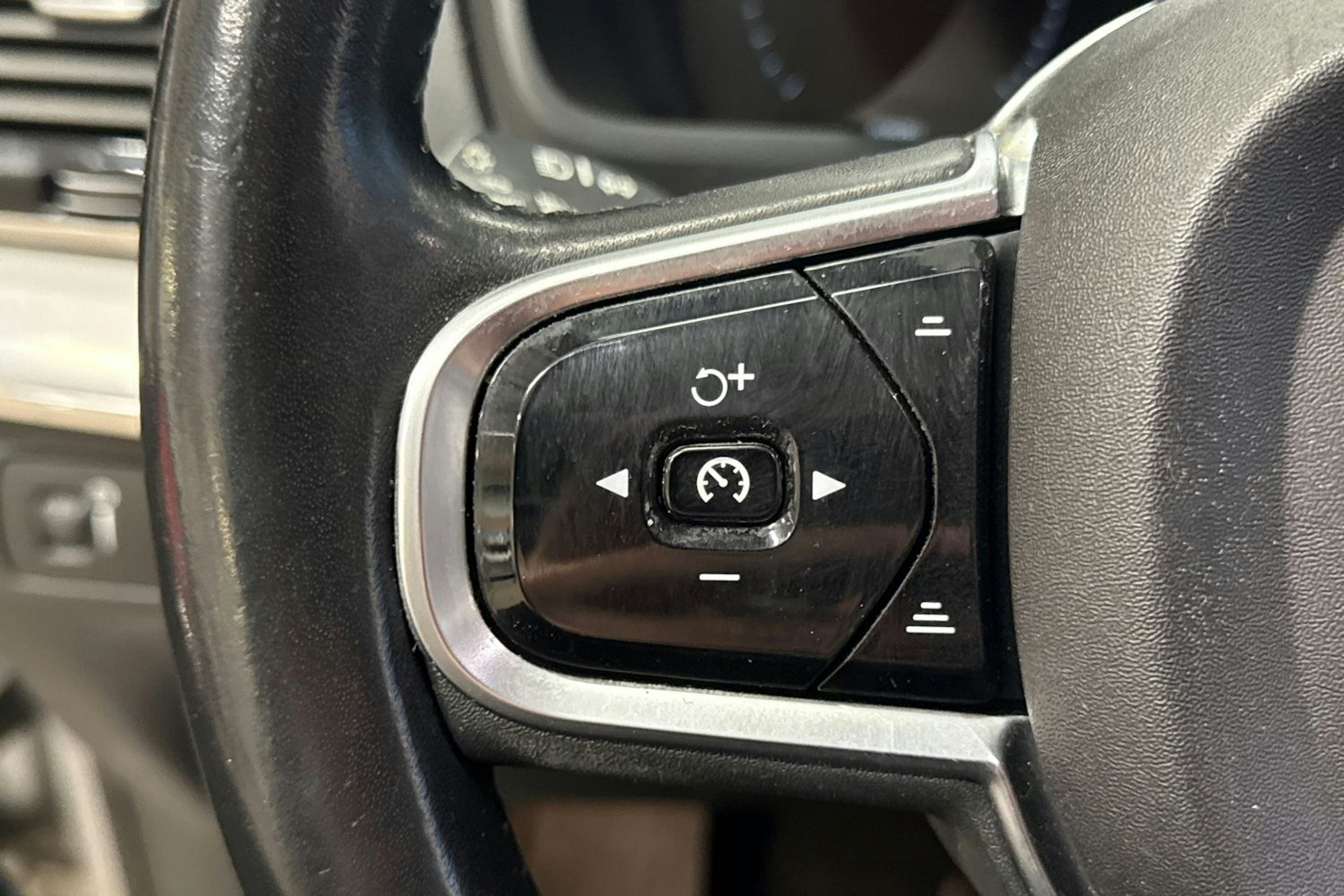 Hopea Volvo XC90 2016 kuva 12.