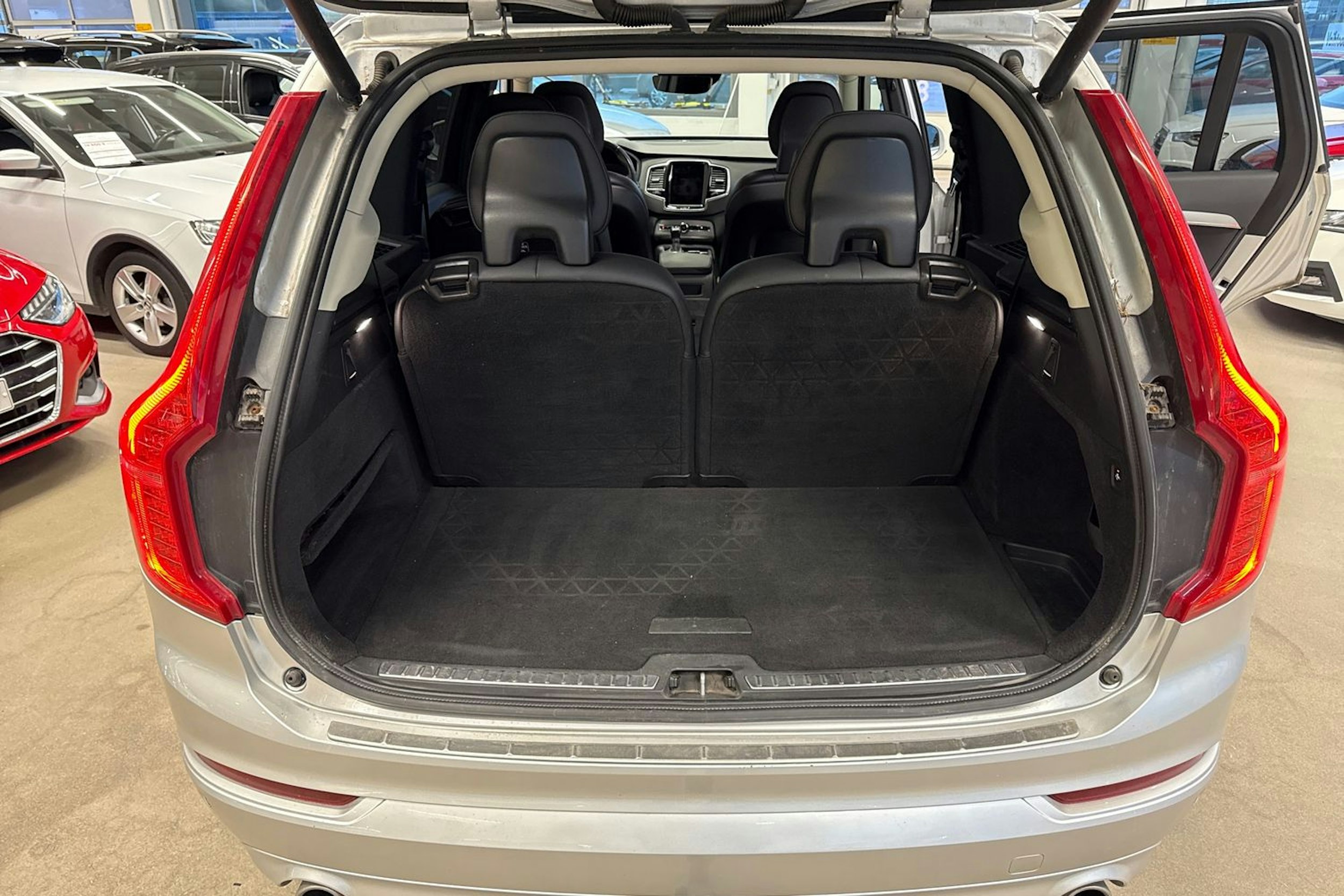 Hopea Volvo XC90 2016 kuva 25.