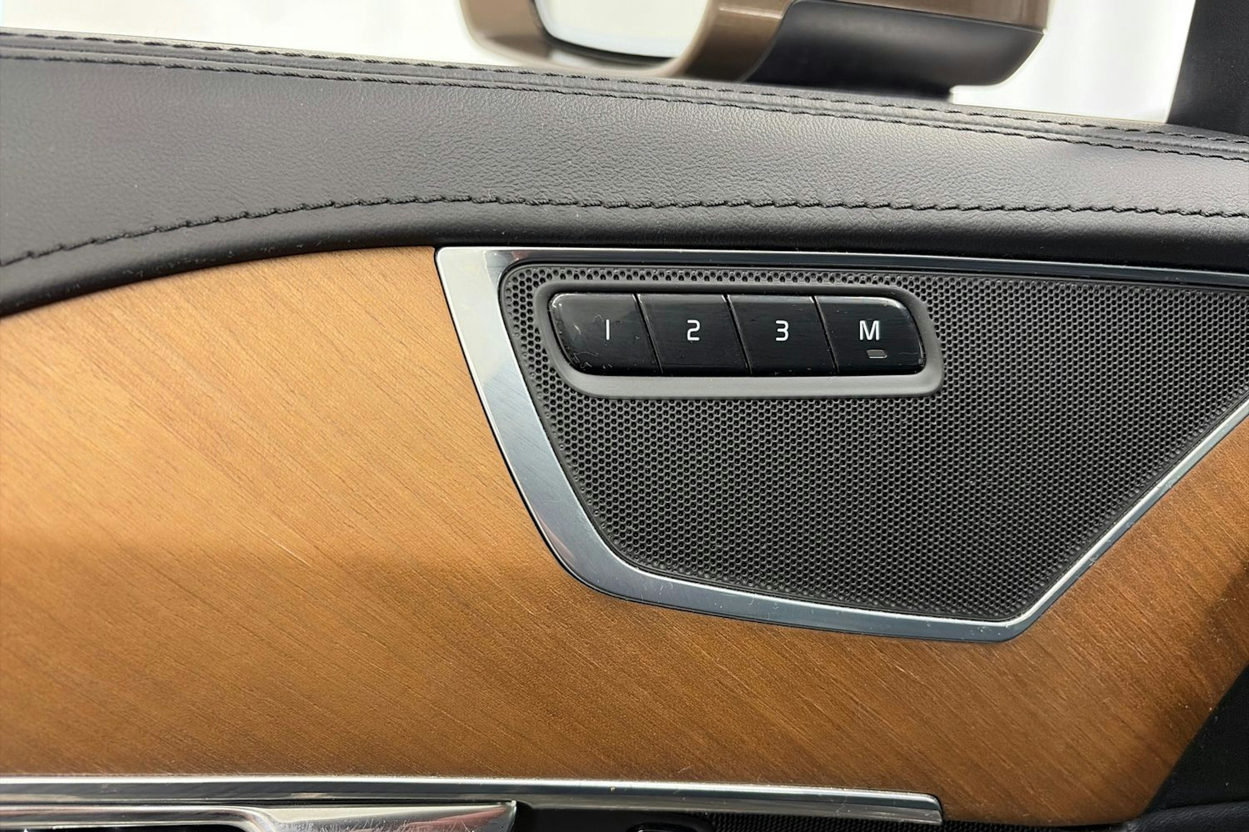 ruskea (beige) Volvo XC90 2016 kuva 16.