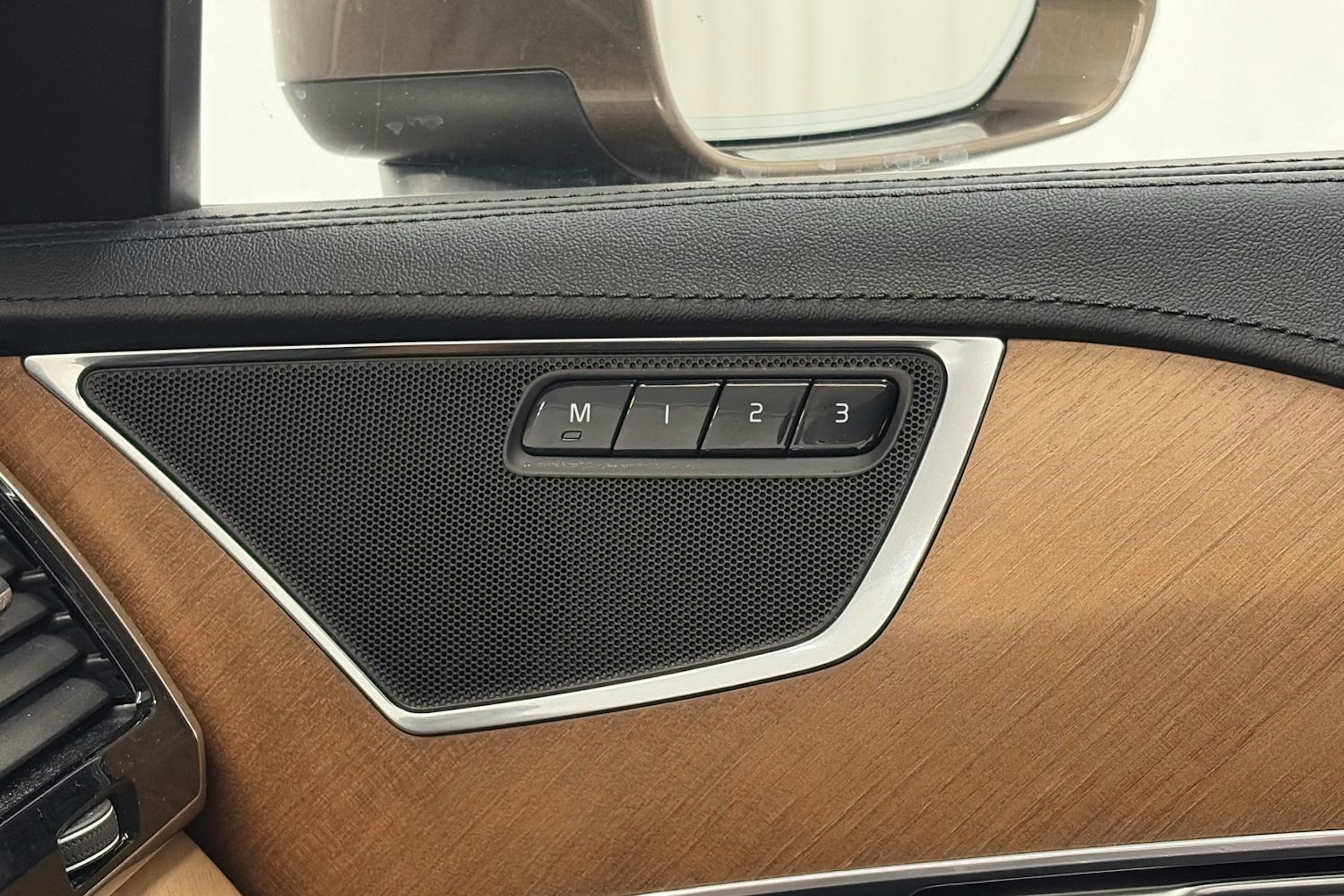 ruskea (beige) Volvo XC90 2016 kuva 17.