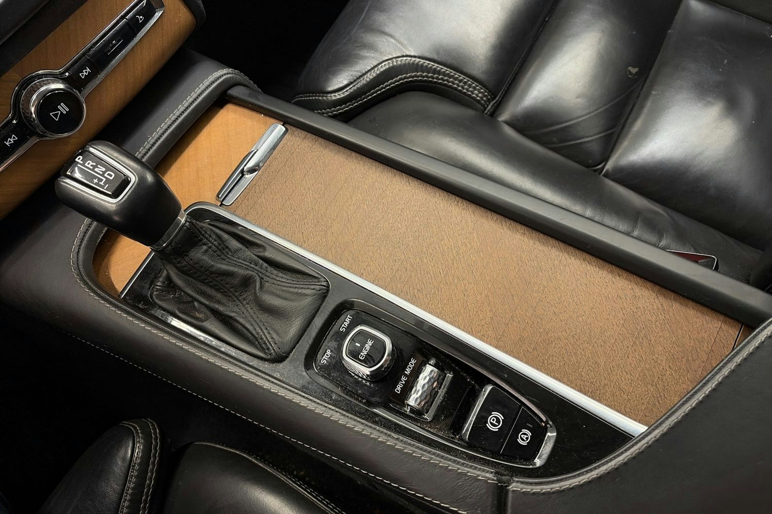 ruskea (beige) Volvo XC90 2016 kuva 31.