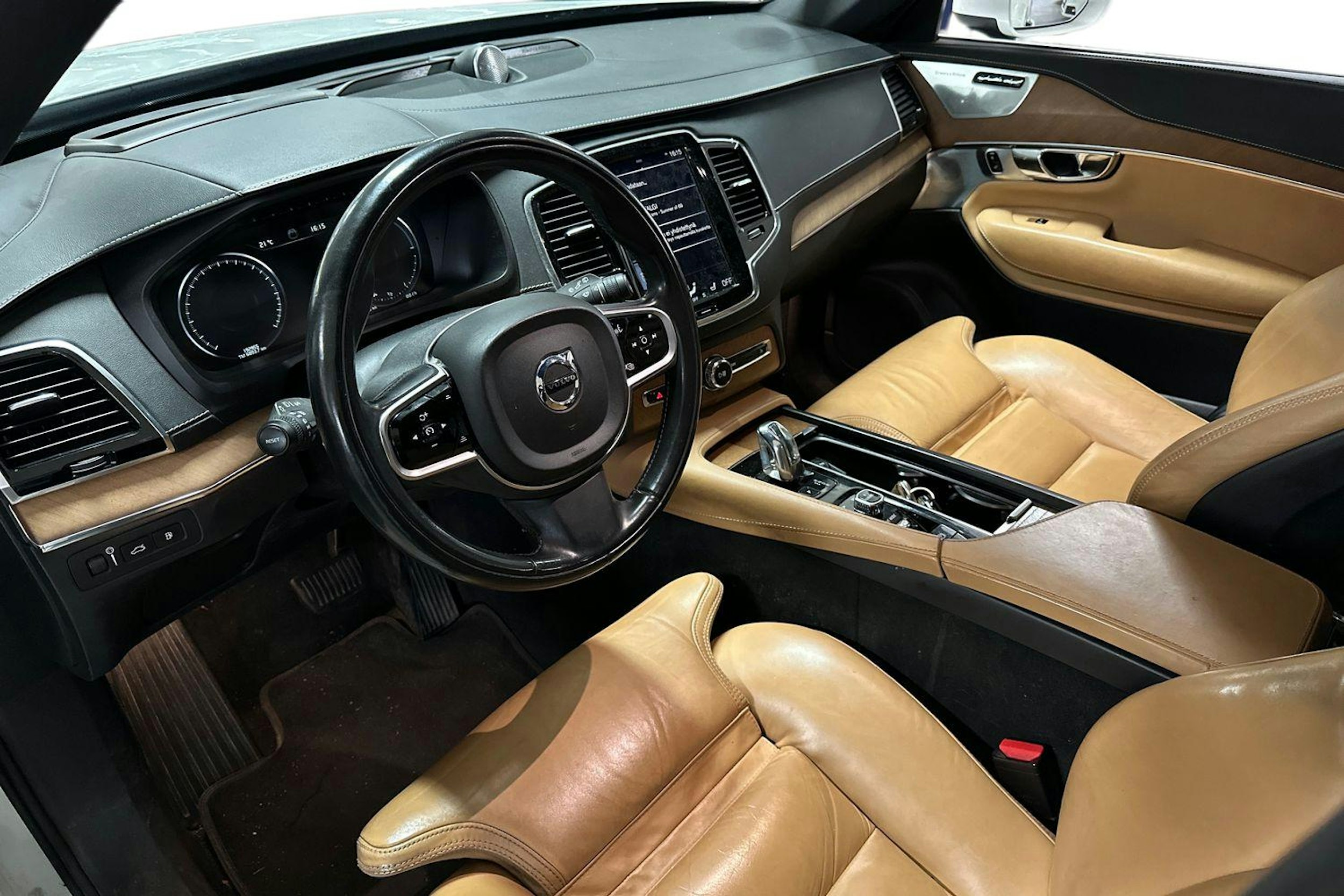 Valkoinen Volvo XC90 2016 kuva 3.