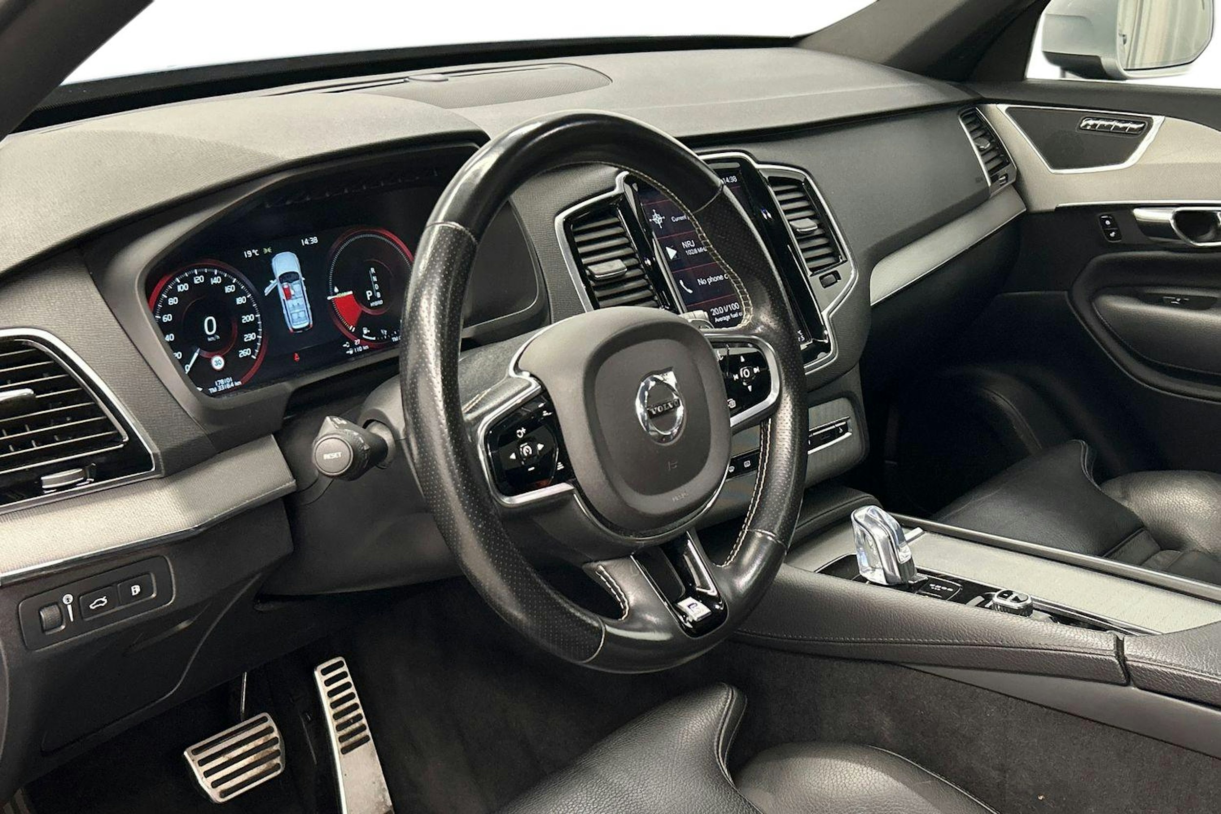 sininen Volvo XC90 2017 kuva 7.