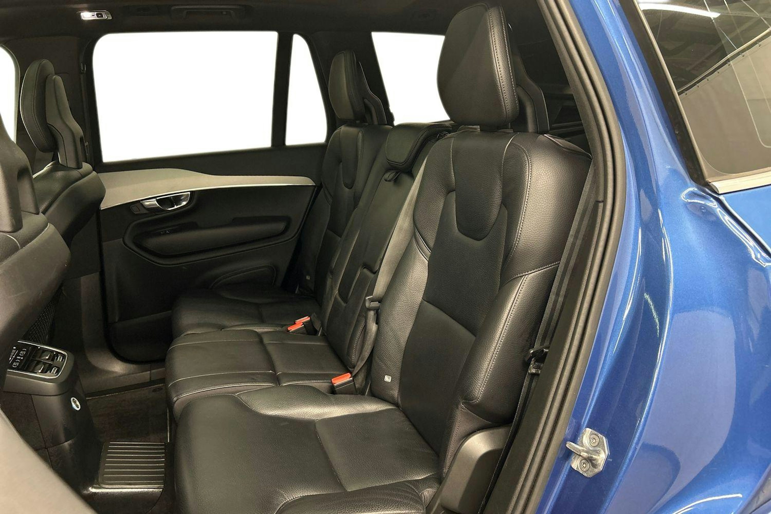 sininen Volvo XC90 2017 kuva 10.