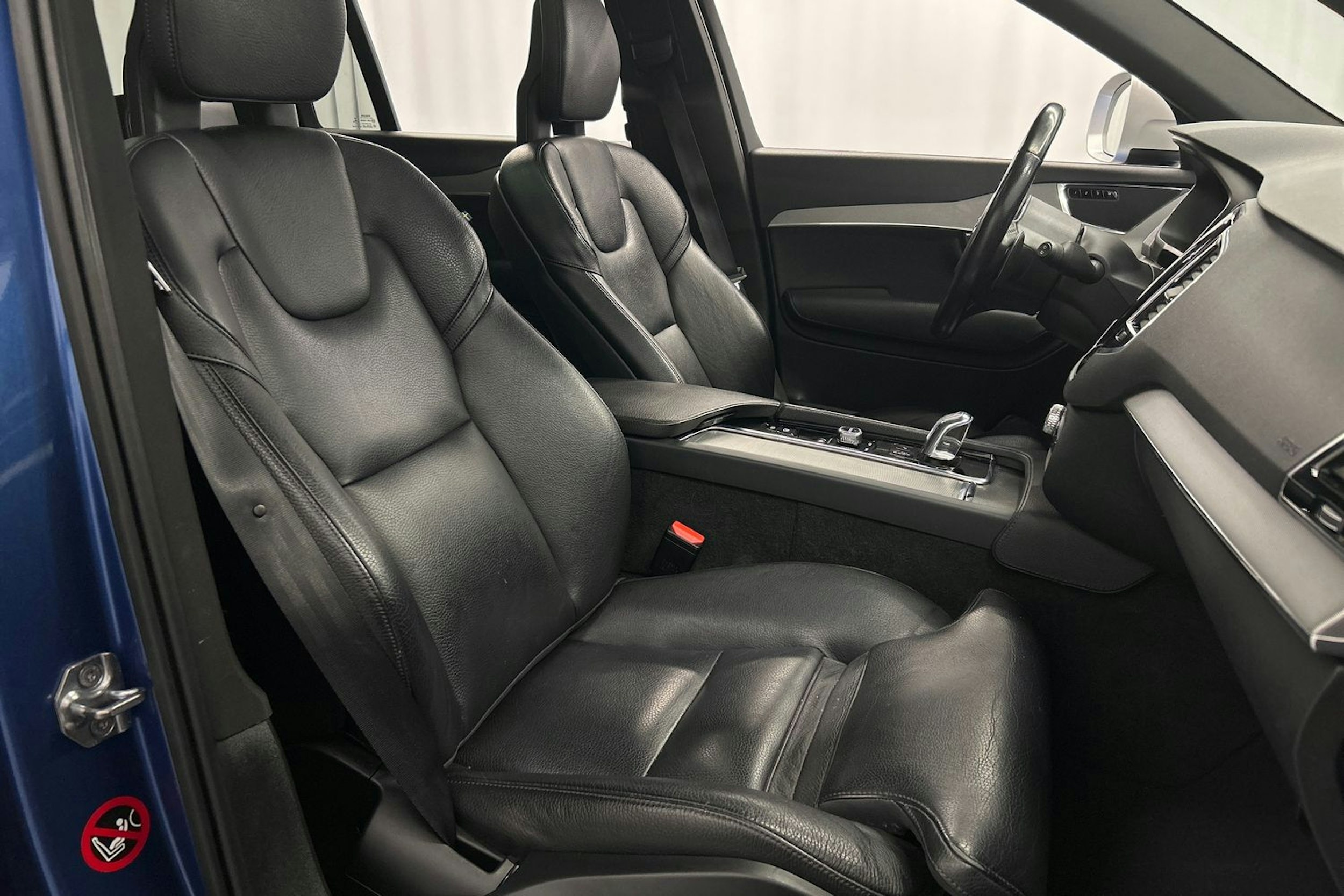 sininen Volvo XC90 2017 kuva 14.