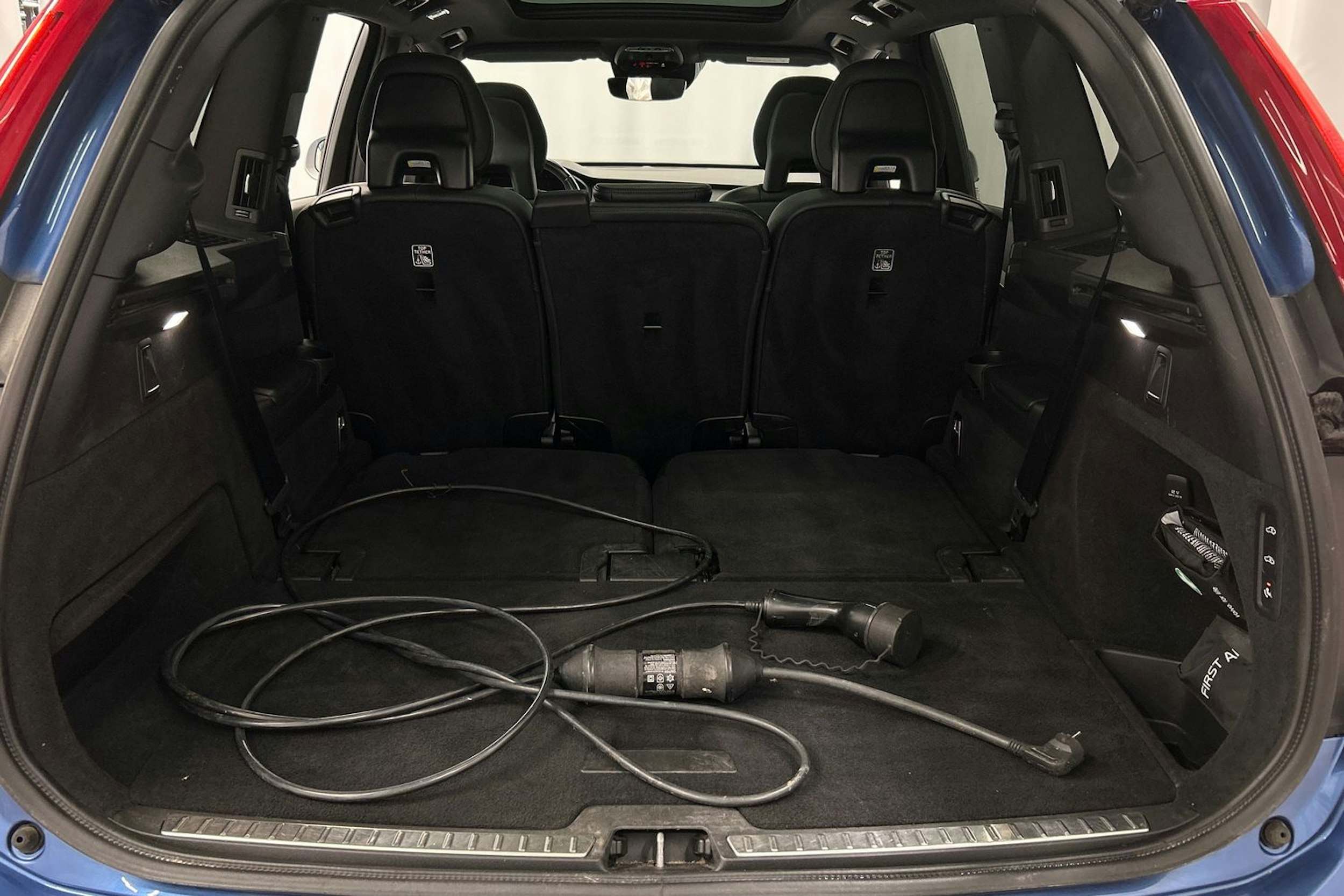 sininen Volvo XC90 2017 kuva 17.