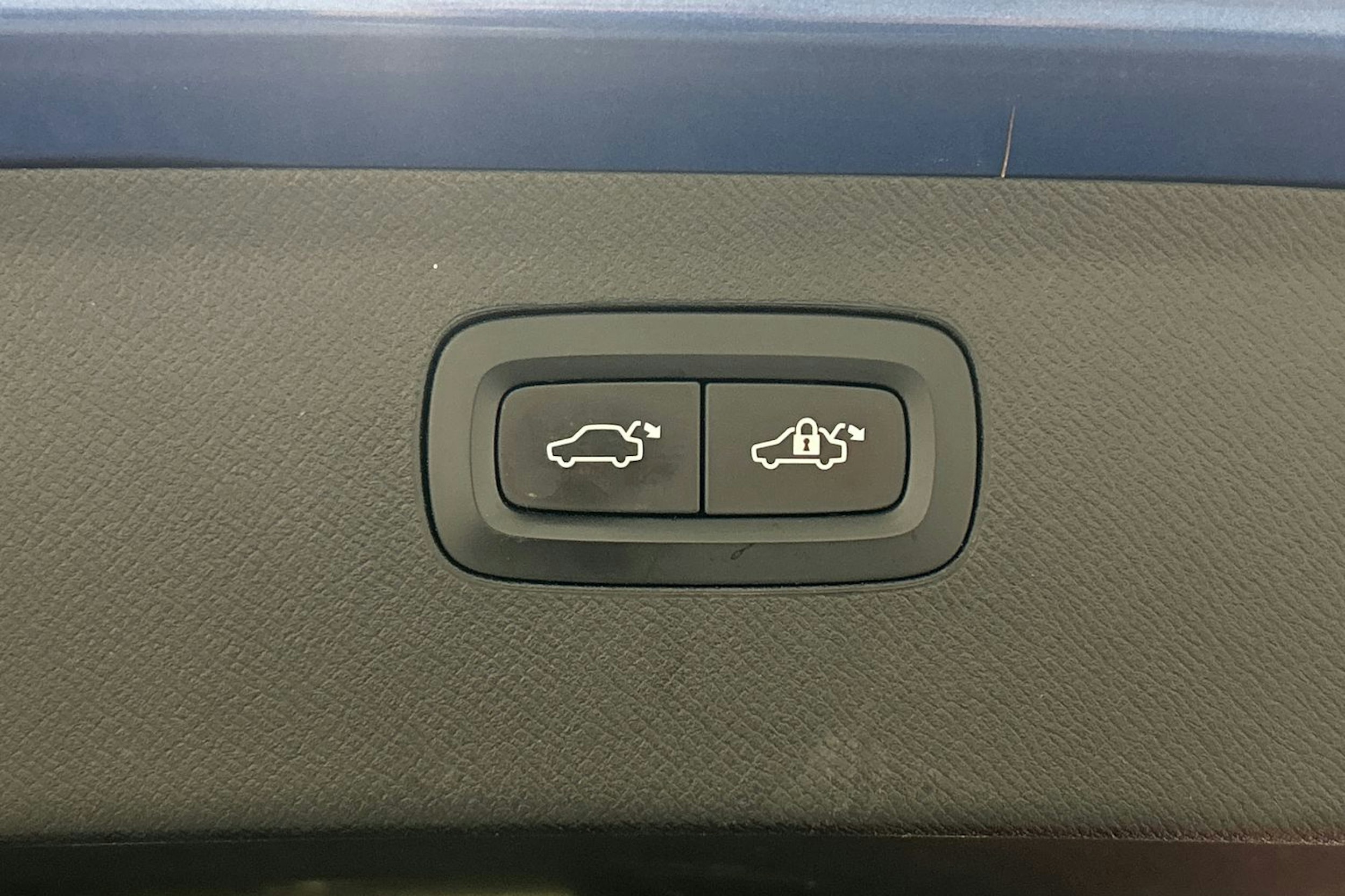 sininen Volvo XC90 2017 kuva 18.