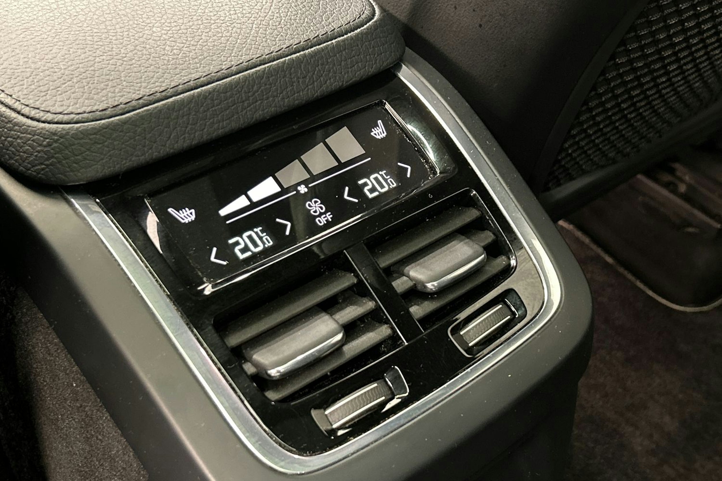 sininen Volvo XC90 2017 kuva 19.