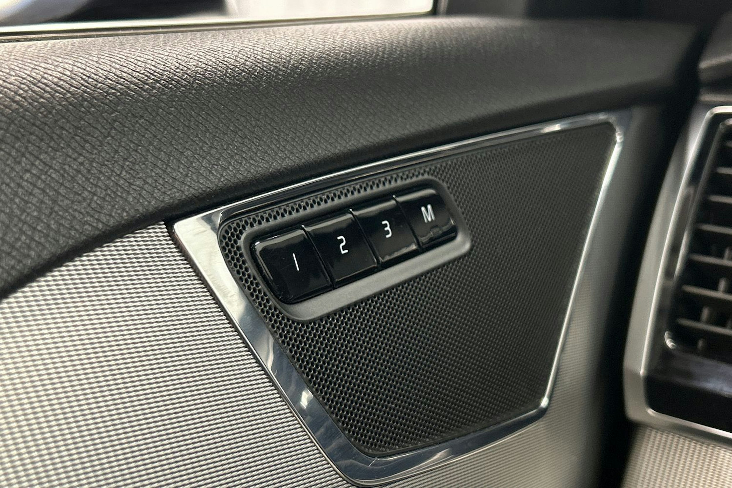 sininen Volvo XC90 2017 kuva 21.