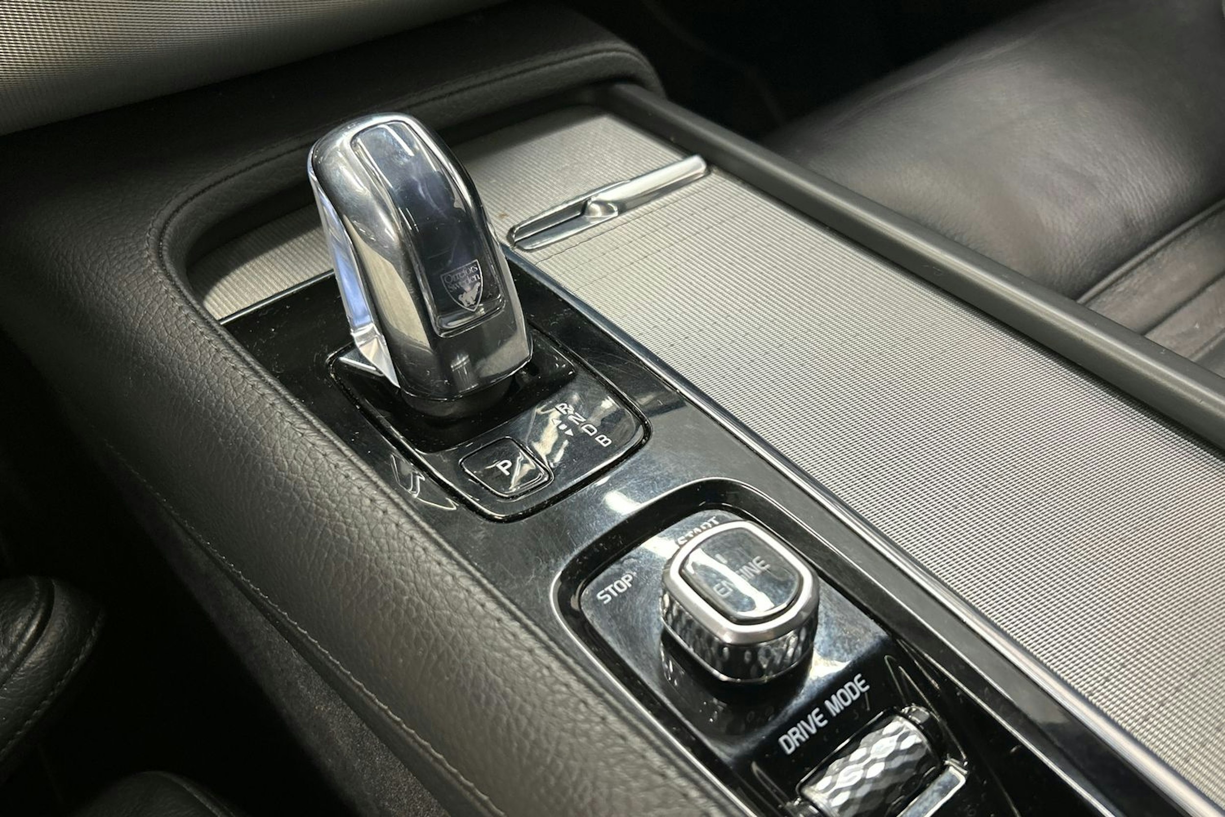 sininen Volvo XC90 2017 kuva 32.