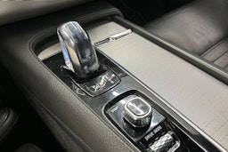 sininen Volvo XC90 2017 kuva 32.