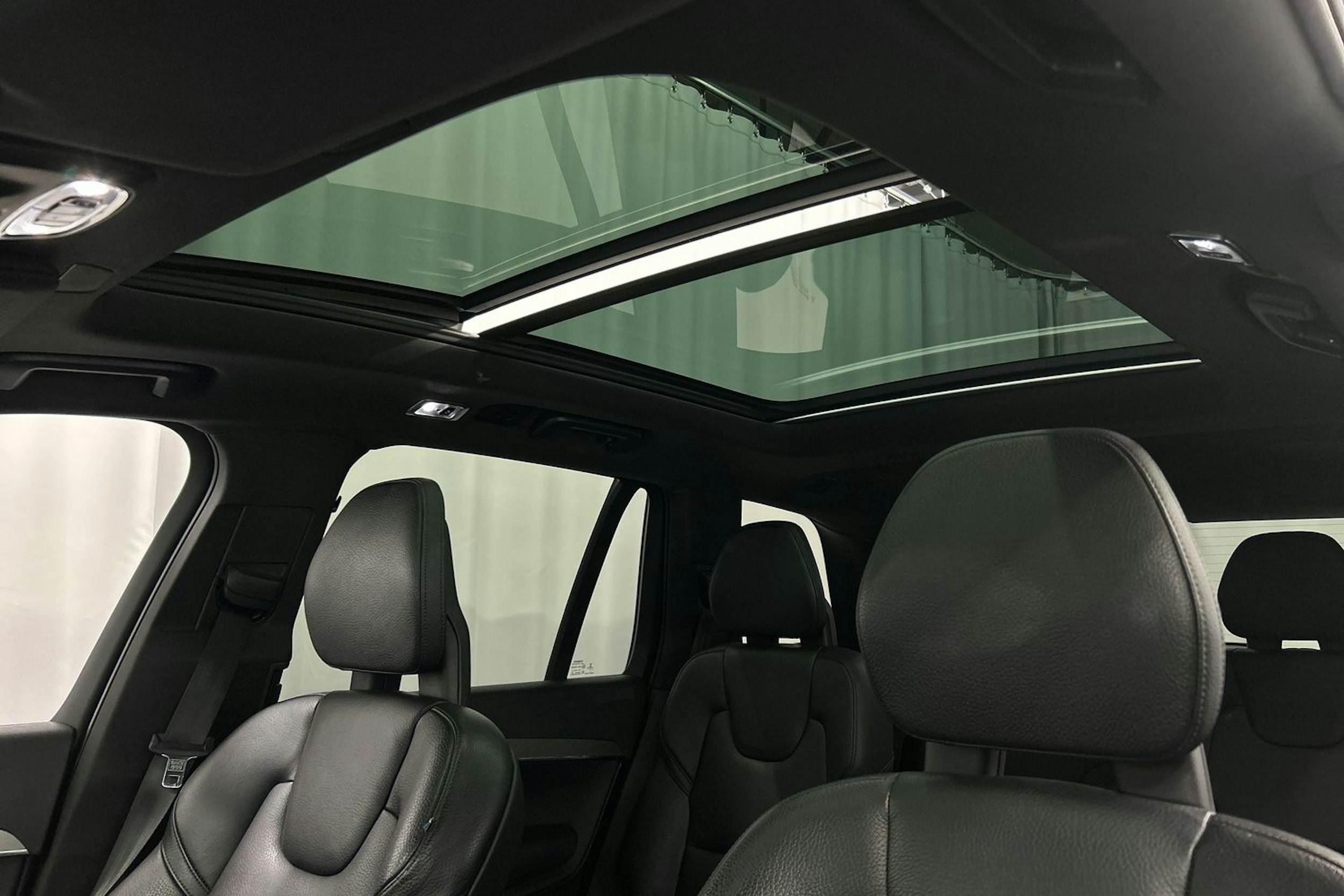 sininen Volvo XC90 2017 kuva 33.