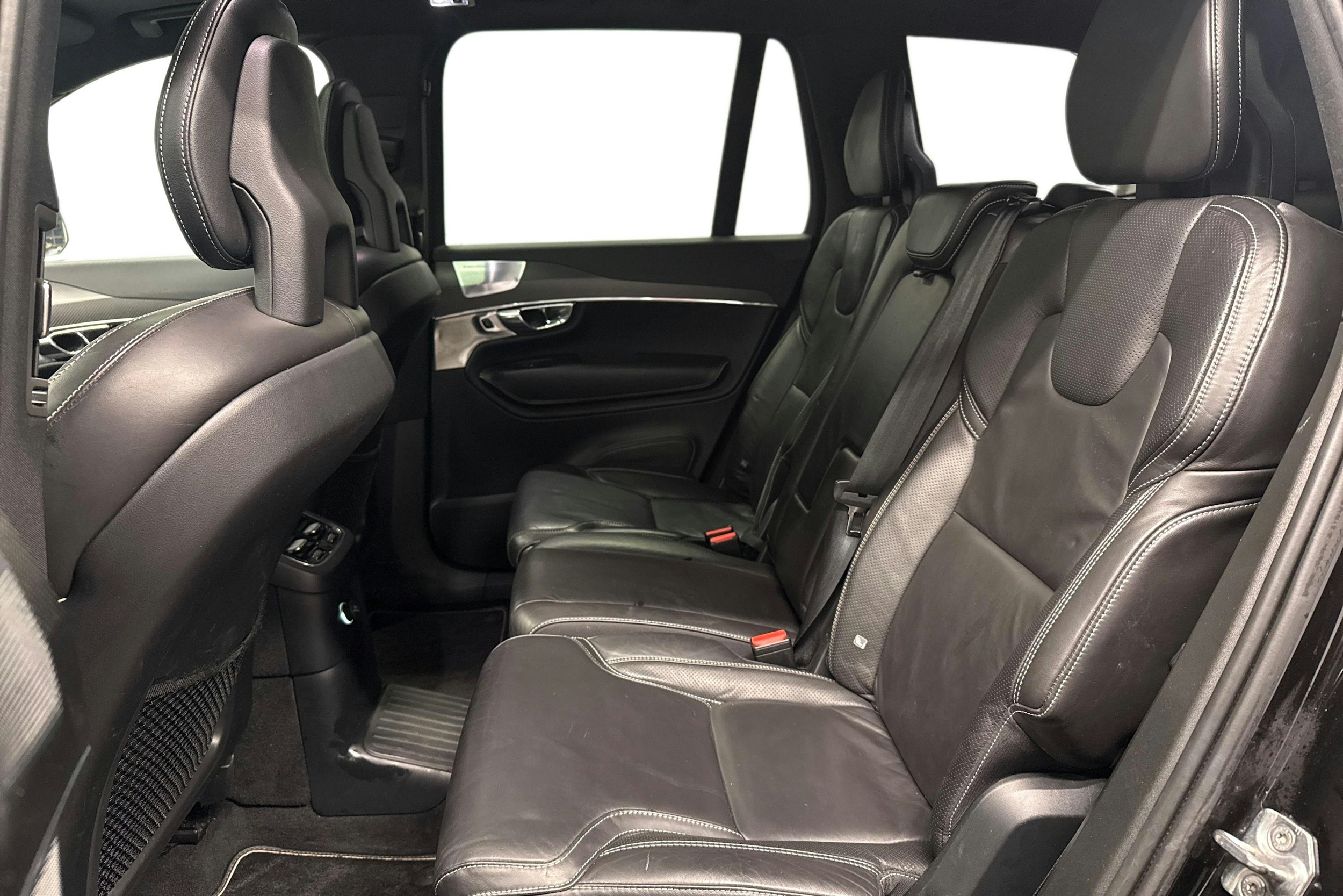 musta Volvo XC90 2017 kuva 10.