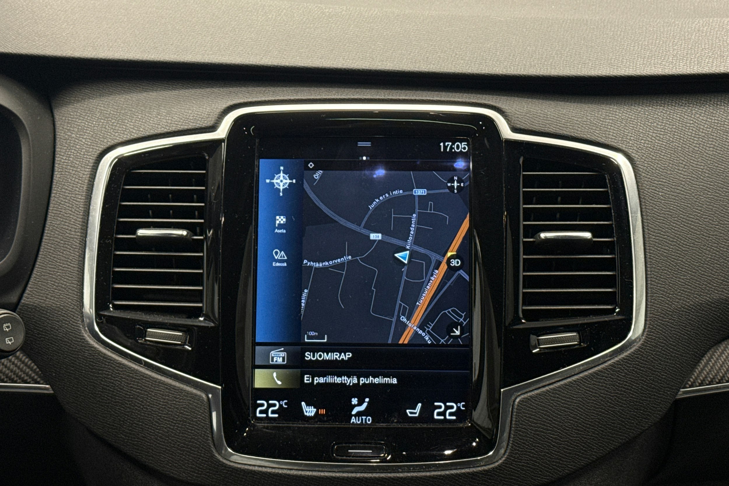 musta Volvo XC90 2017 kuva 18.