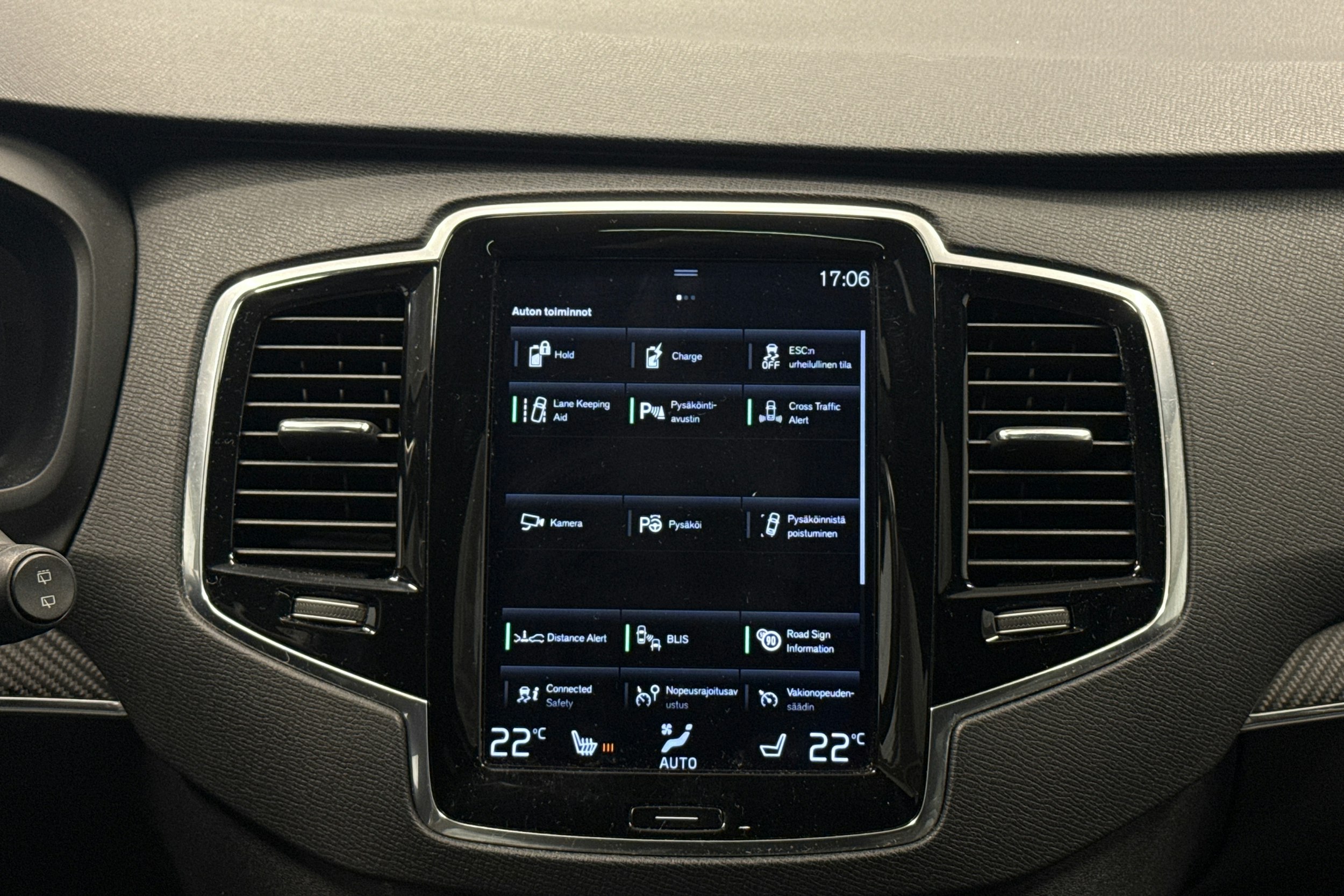 musta Volvo XC90 2017 kuva 20.