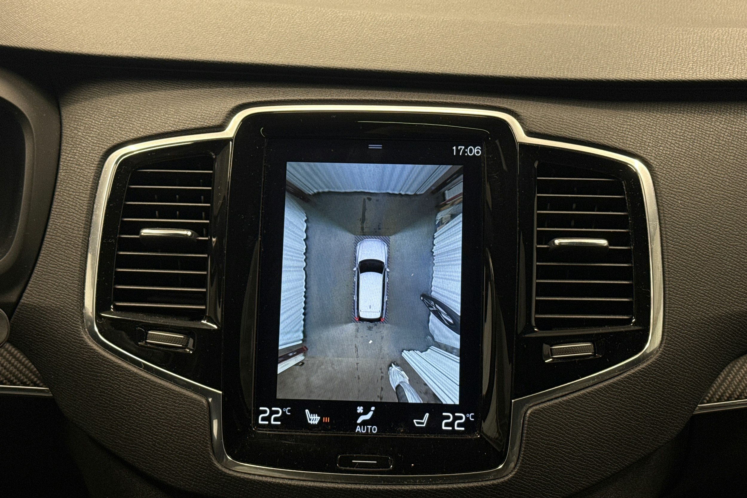 musta Volvo XC90 2017 kuva 22.