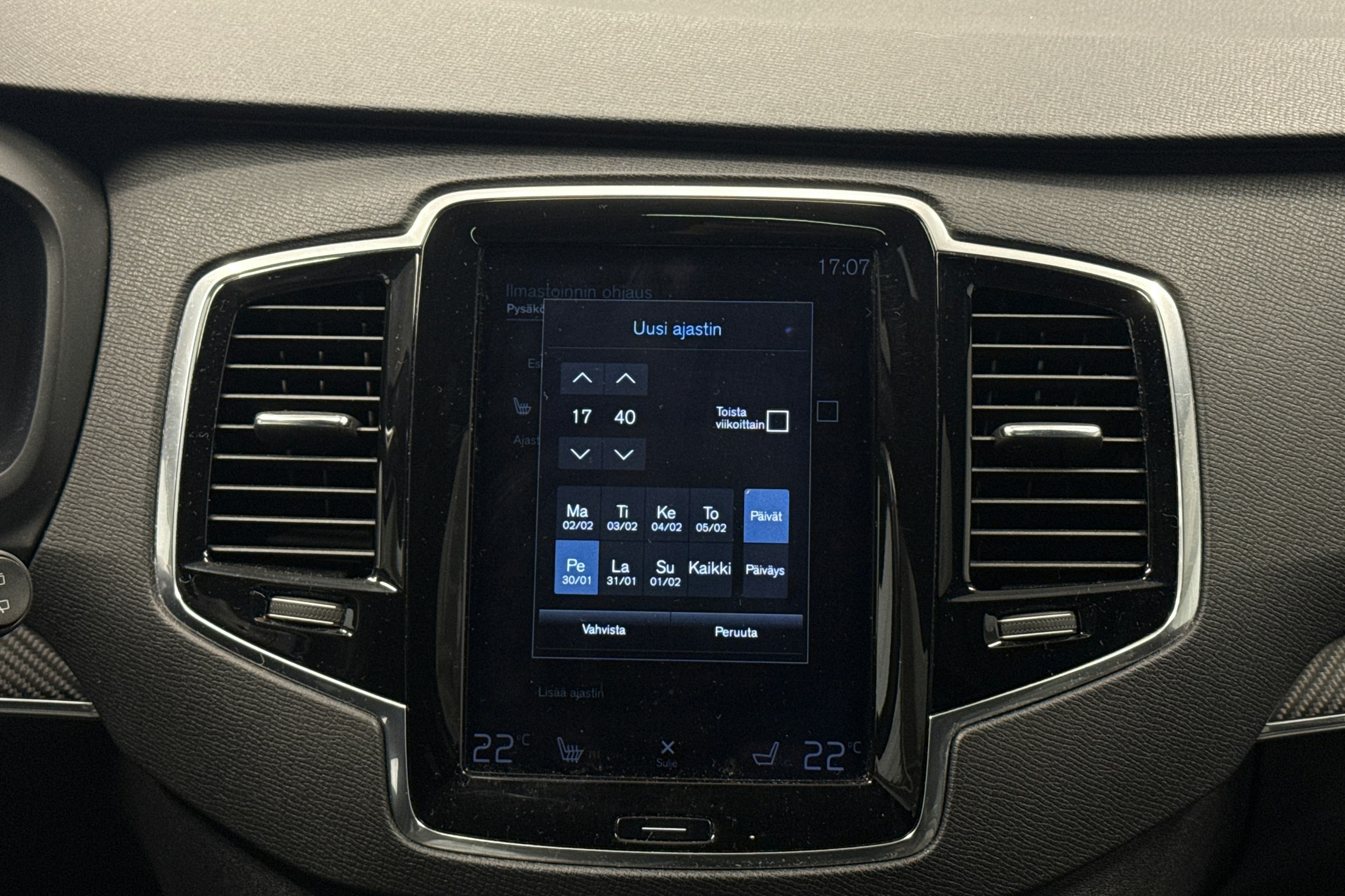 musta Volvo XC90 2017 kuva 23.