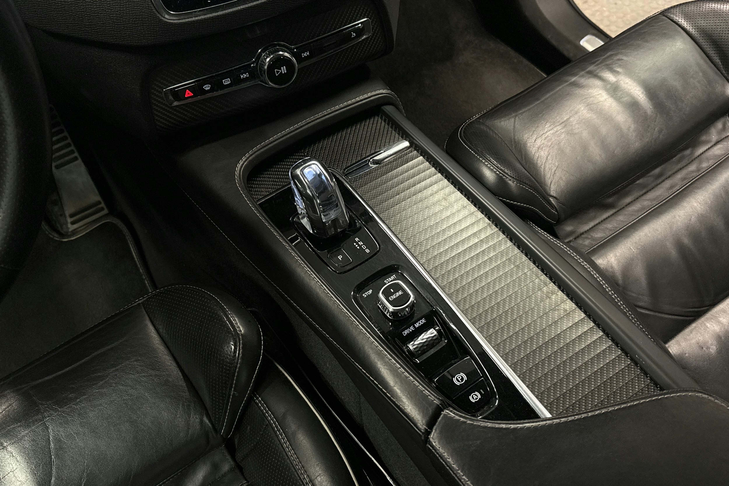 musta Volvo XC90 2017 kuva 24.