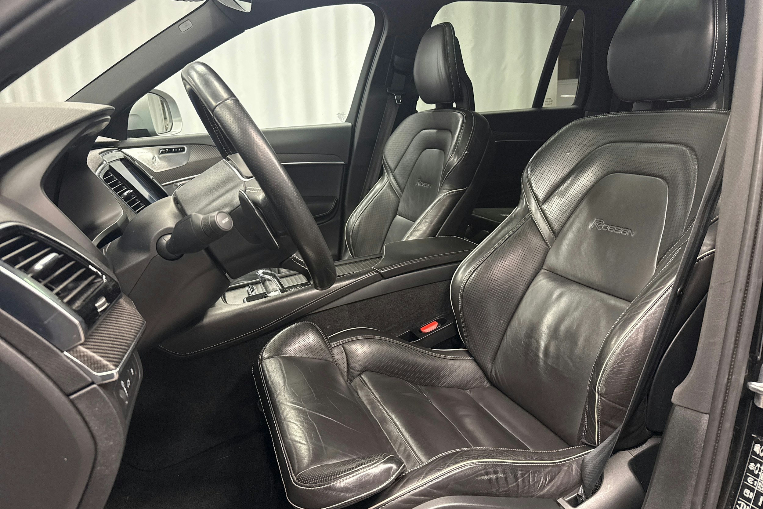 musta Volvo XC90 2017 kuva 27.