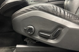 musta Volvo XC90 2017 kuva 28.