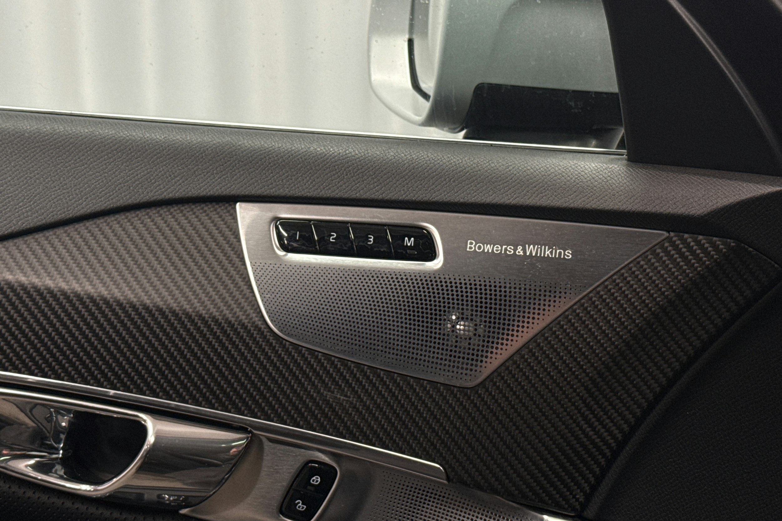 musta Volvo XC90 2017 kuva 29.