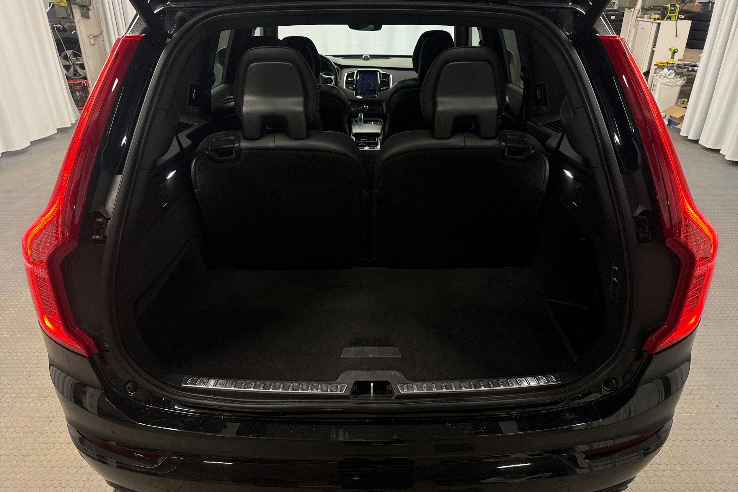 musta Volvo XC90 2017 kuva 31.