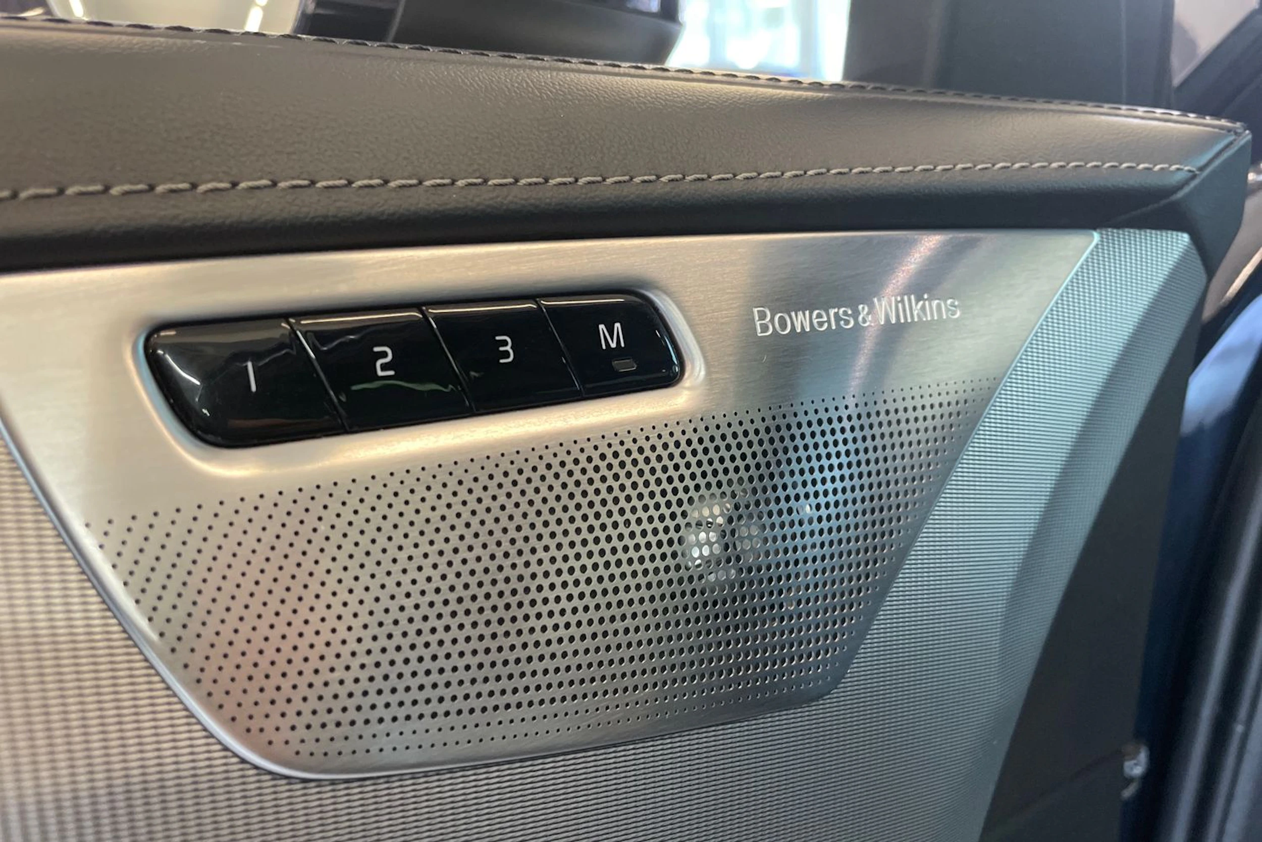 Sininen Volvo XC90 2017 kuva 14.