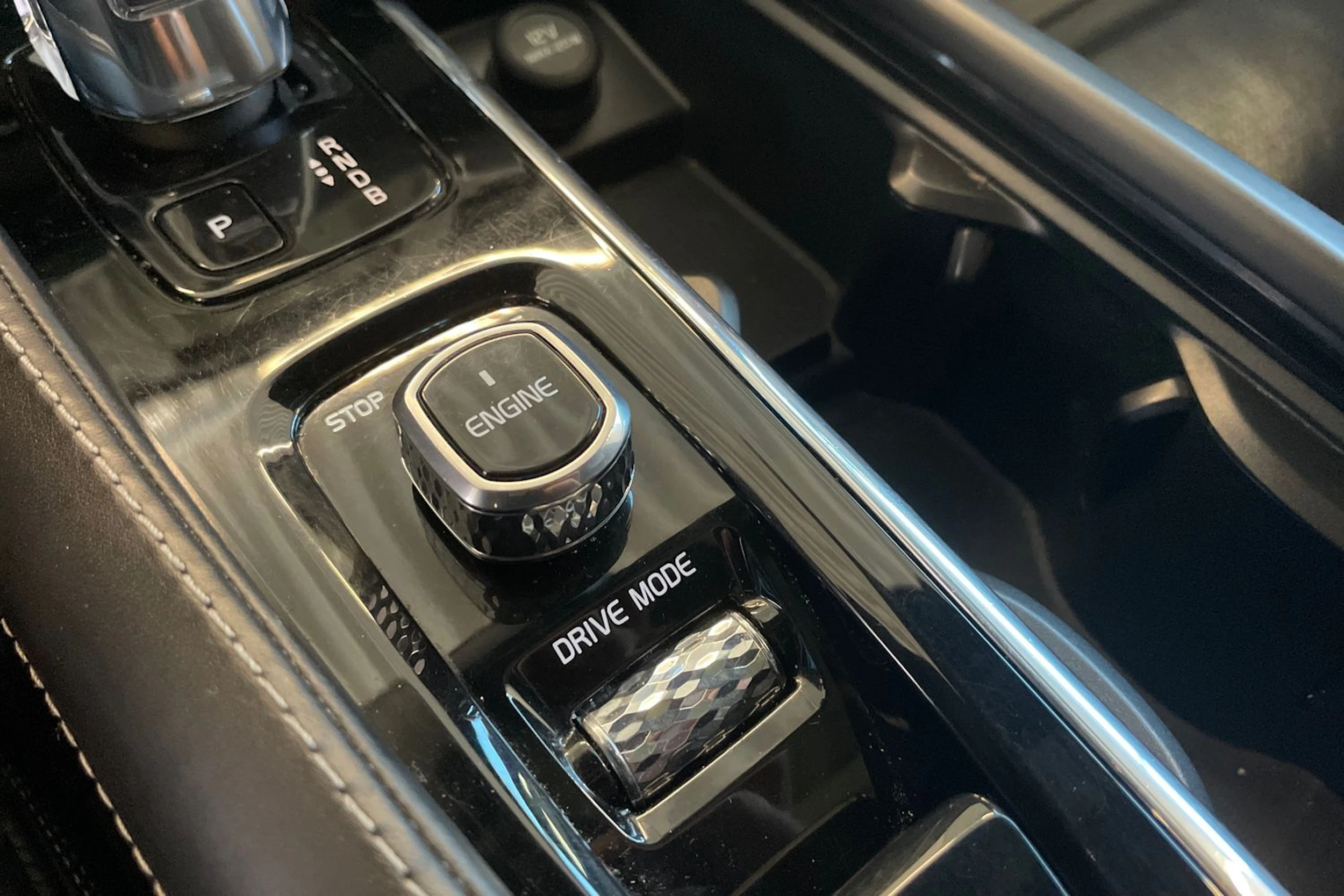 Sininen Volvo XC90 2017 kuva 22.