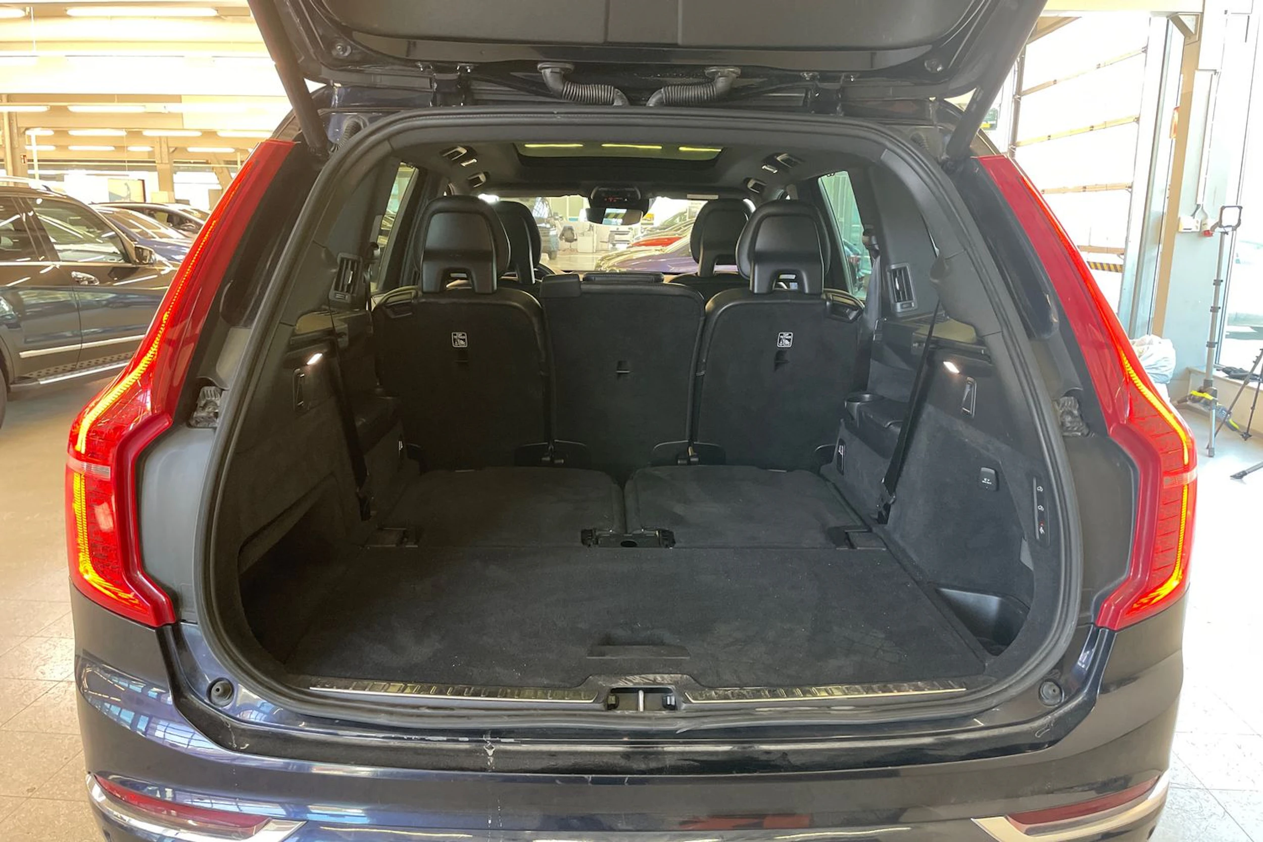 Sininen Volvo XC90 2017 kuva 28.