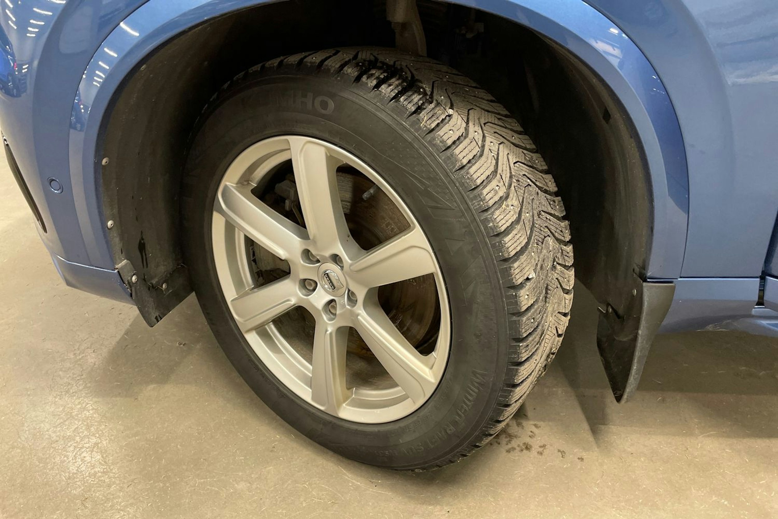 sininen Volvo XC90 2017 kuva 13.