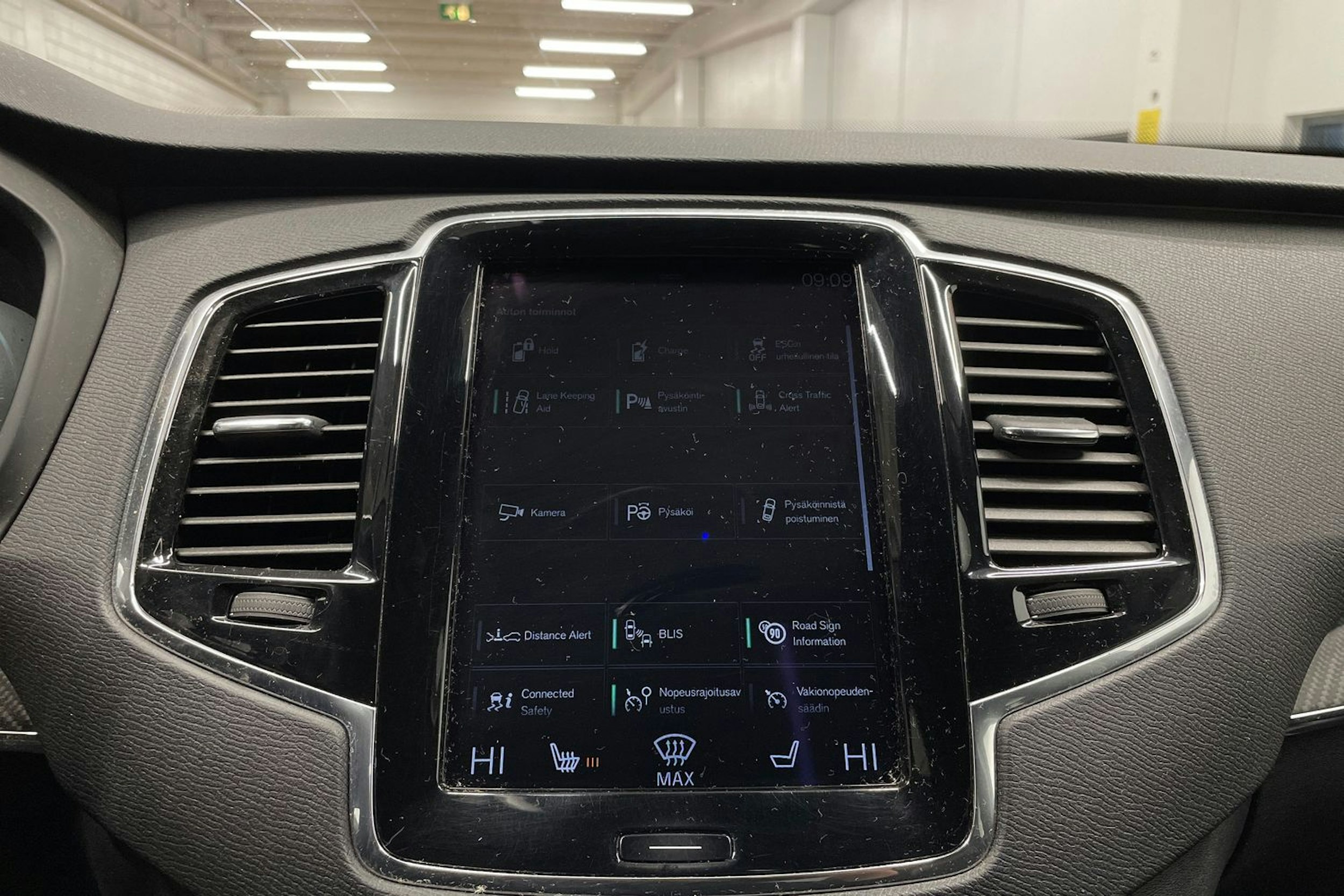 sininen Volvo XC90 2017 kuva 17.