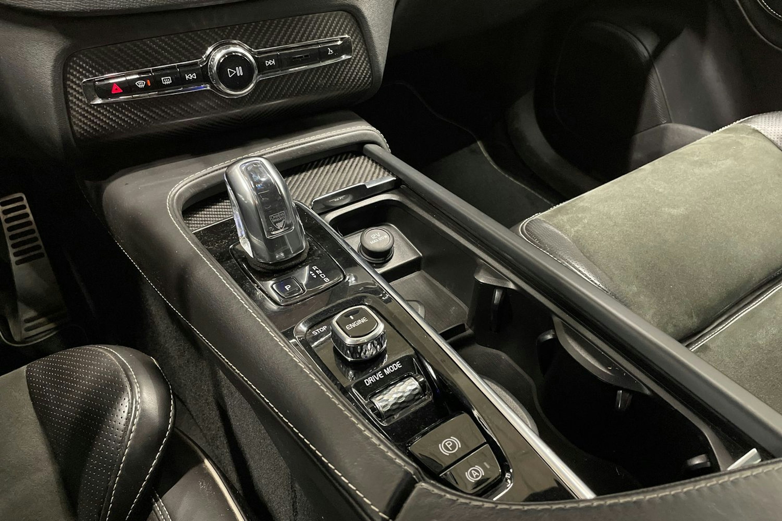 sininen Volvo XC90 2017 kuva 21.