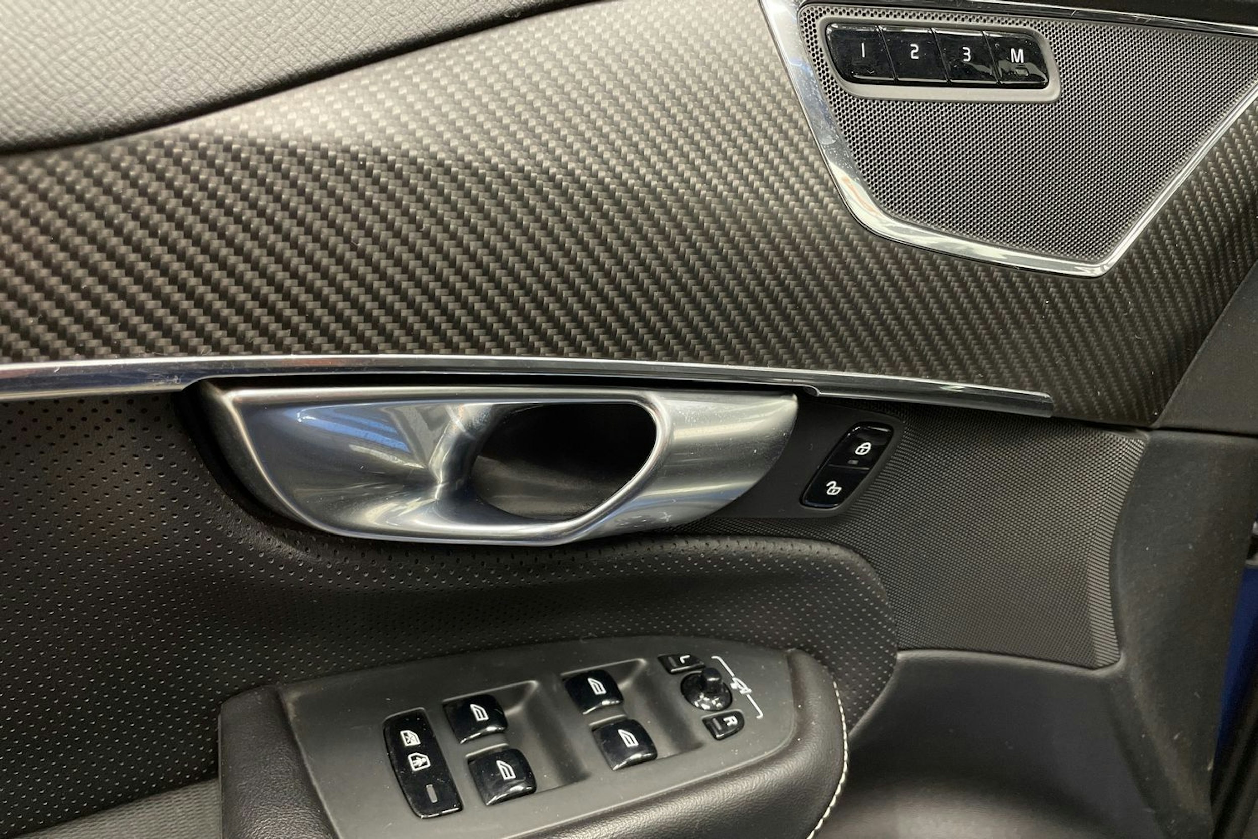 sininen Volvo XC90 2017 kuva 27.